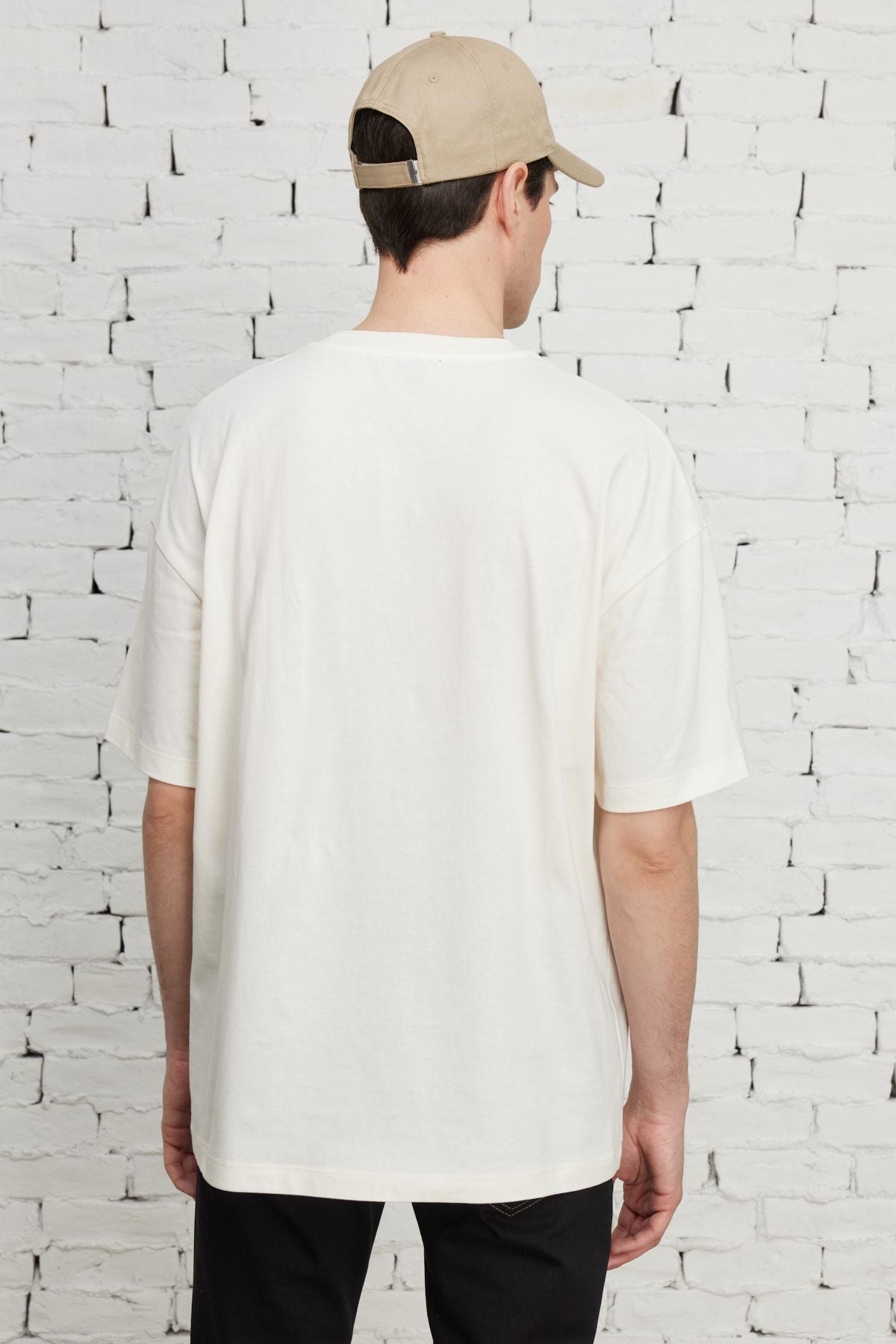Men's Ecru Oversize plenty of cut bike collar 100 %cotton printed T -shirt