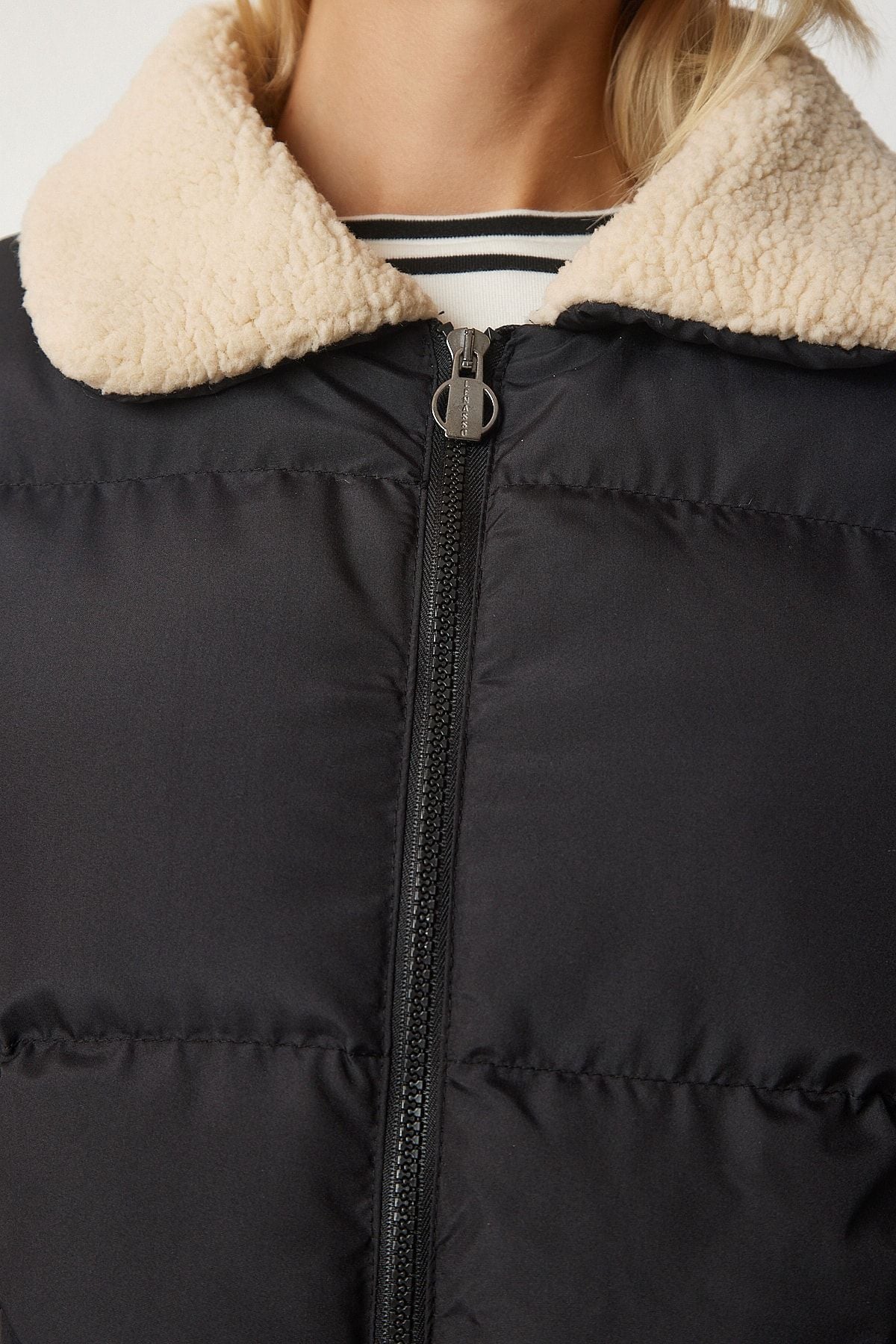 Female black plush detailed inflatable coat vp00004