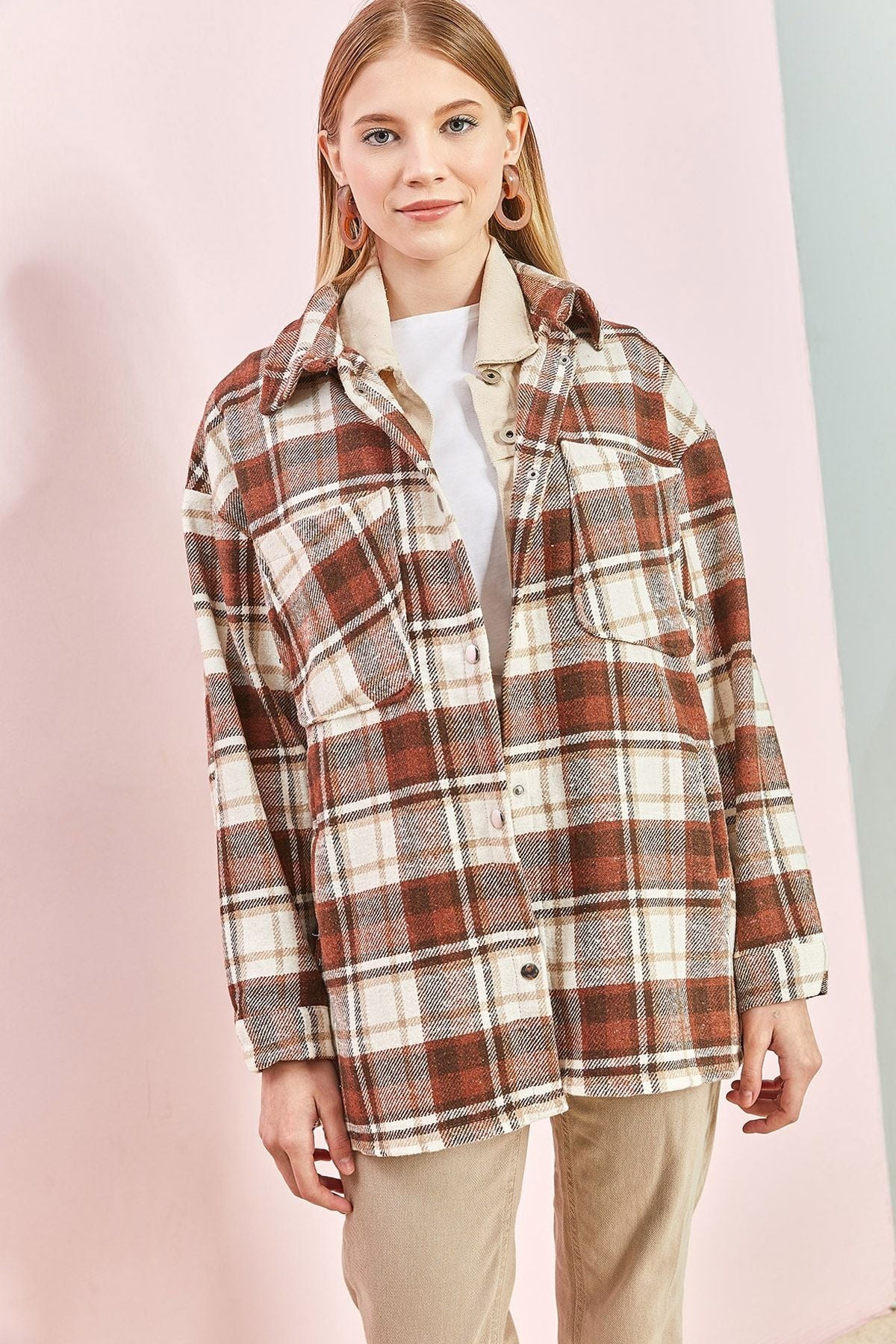 Behind the woman Rubalı plaid pattern shirt