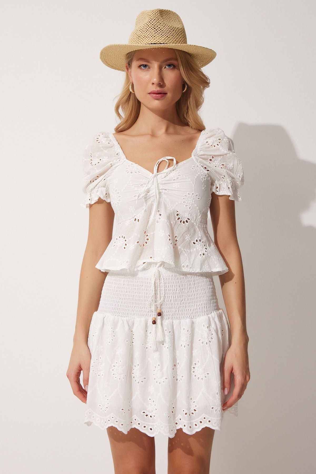 Women's White Fisto Crop Mini Skirt Set HF00424