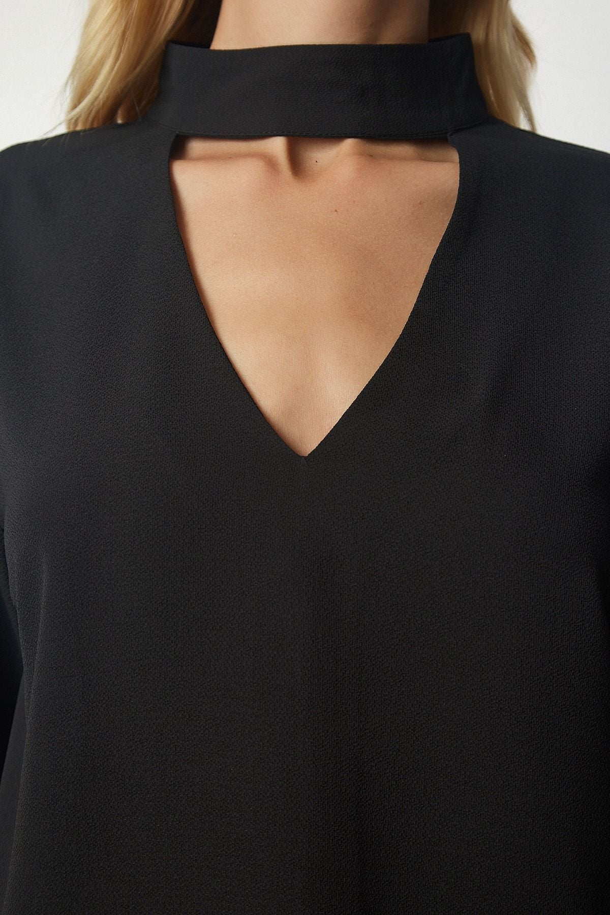 Female Black Window Detailed Crepe Blouse UB00155