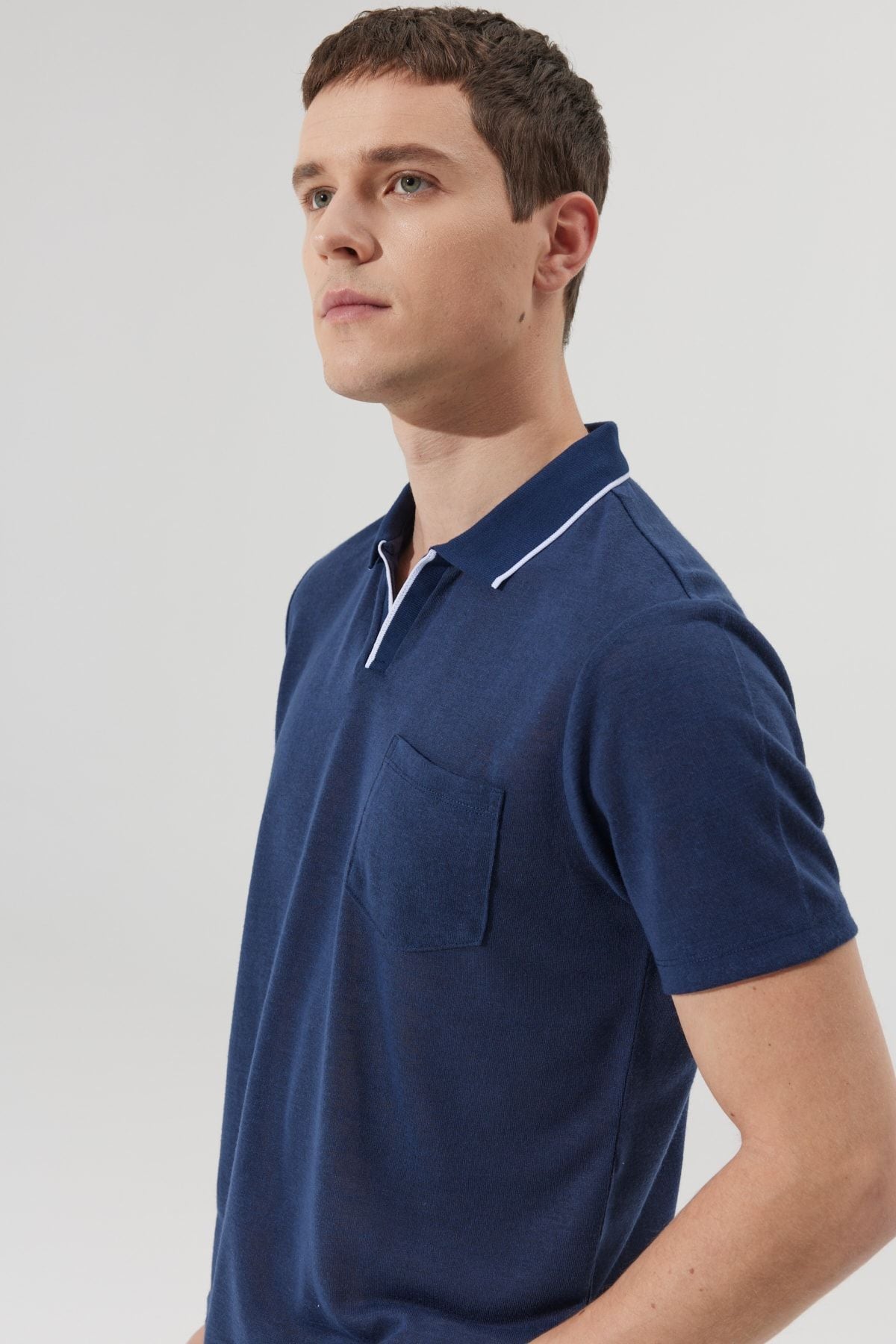 Men's navy blue slim fit narrow cut polo collar with short sleeve linen -looking T -shirt