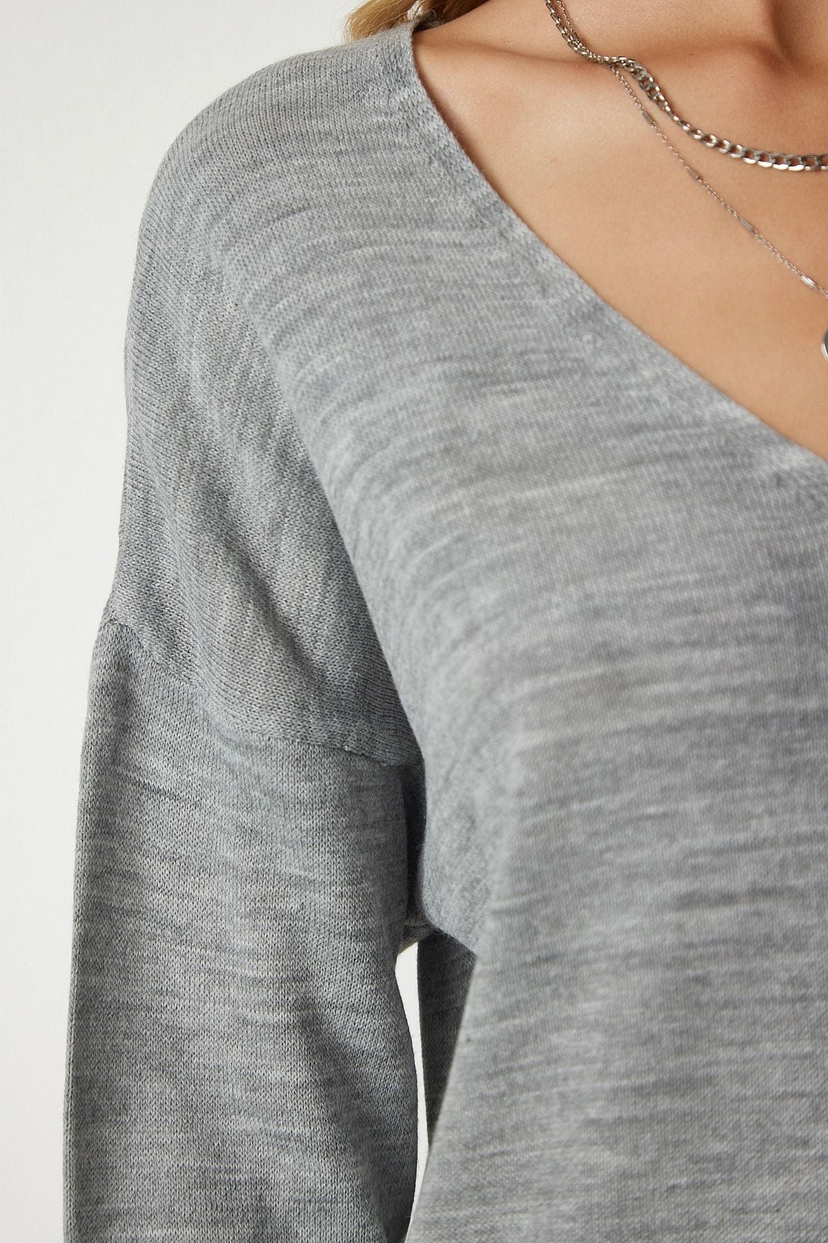 WOMEN GRAY V YAKA FINE KNITTY Sweater PN00078