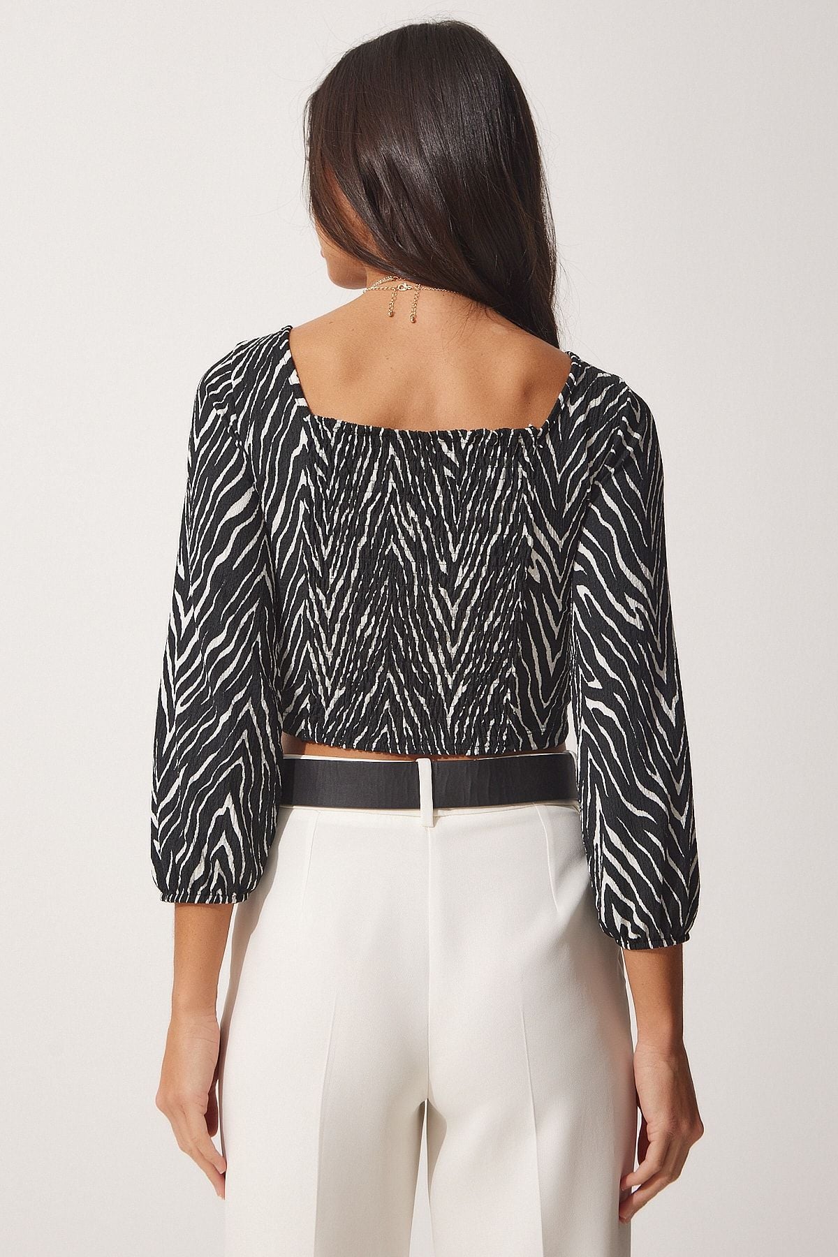 Female black and white patterned shirred Crop blouse MC00180