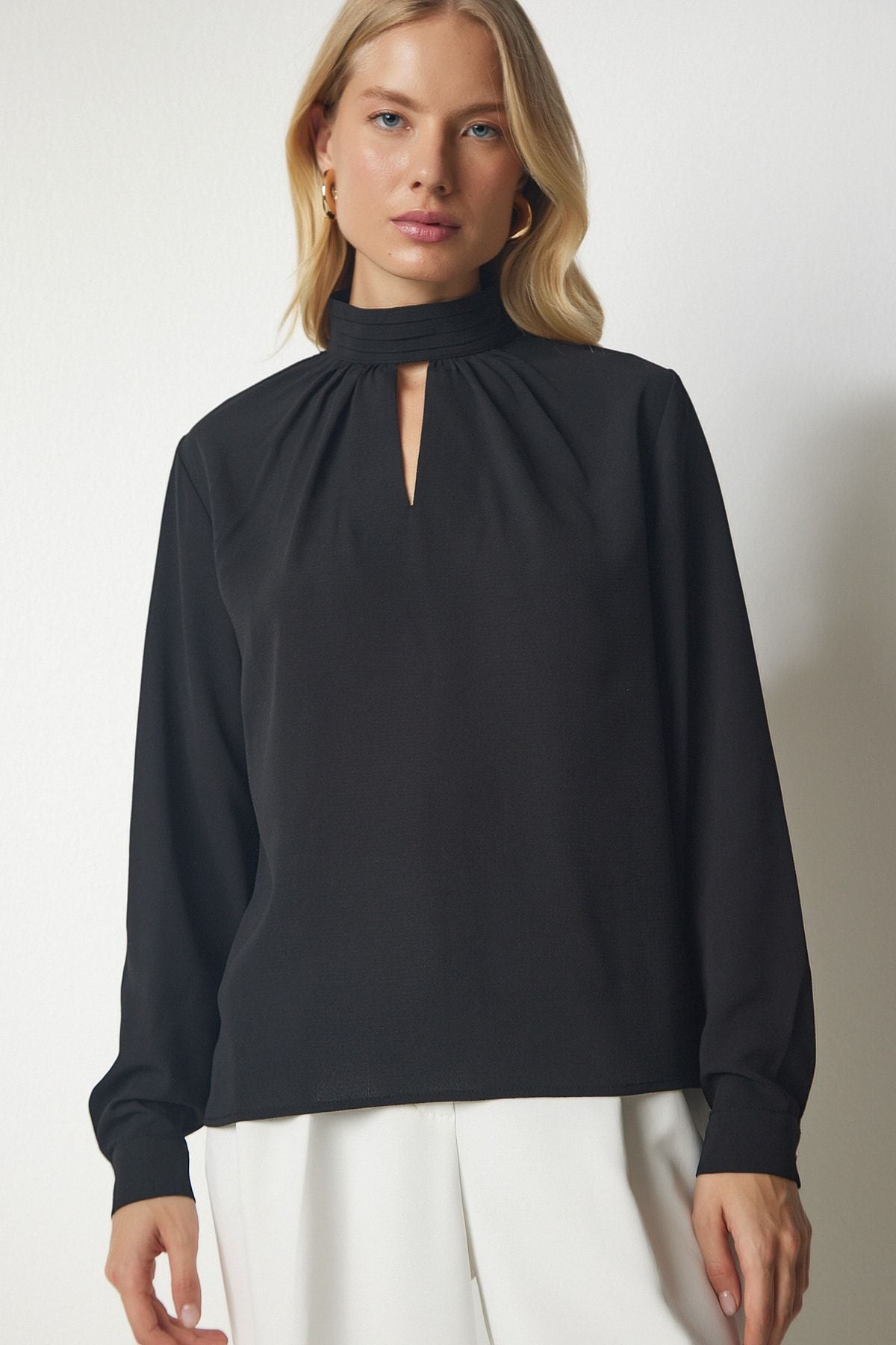Female Black Window Detailed Crepe Blouse UB00154
