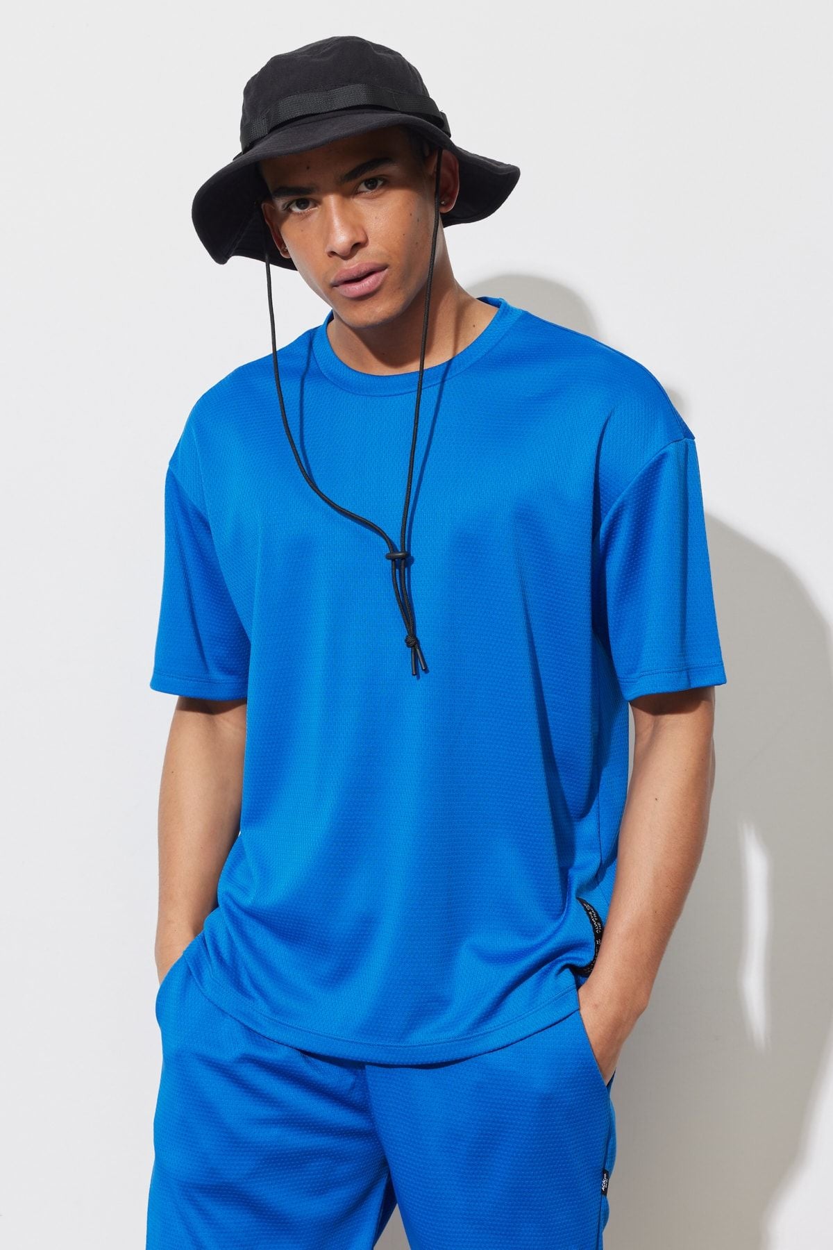 Men's Saks Blue Loose Fit Bicycle Collar Soft textured Sports T -shirt