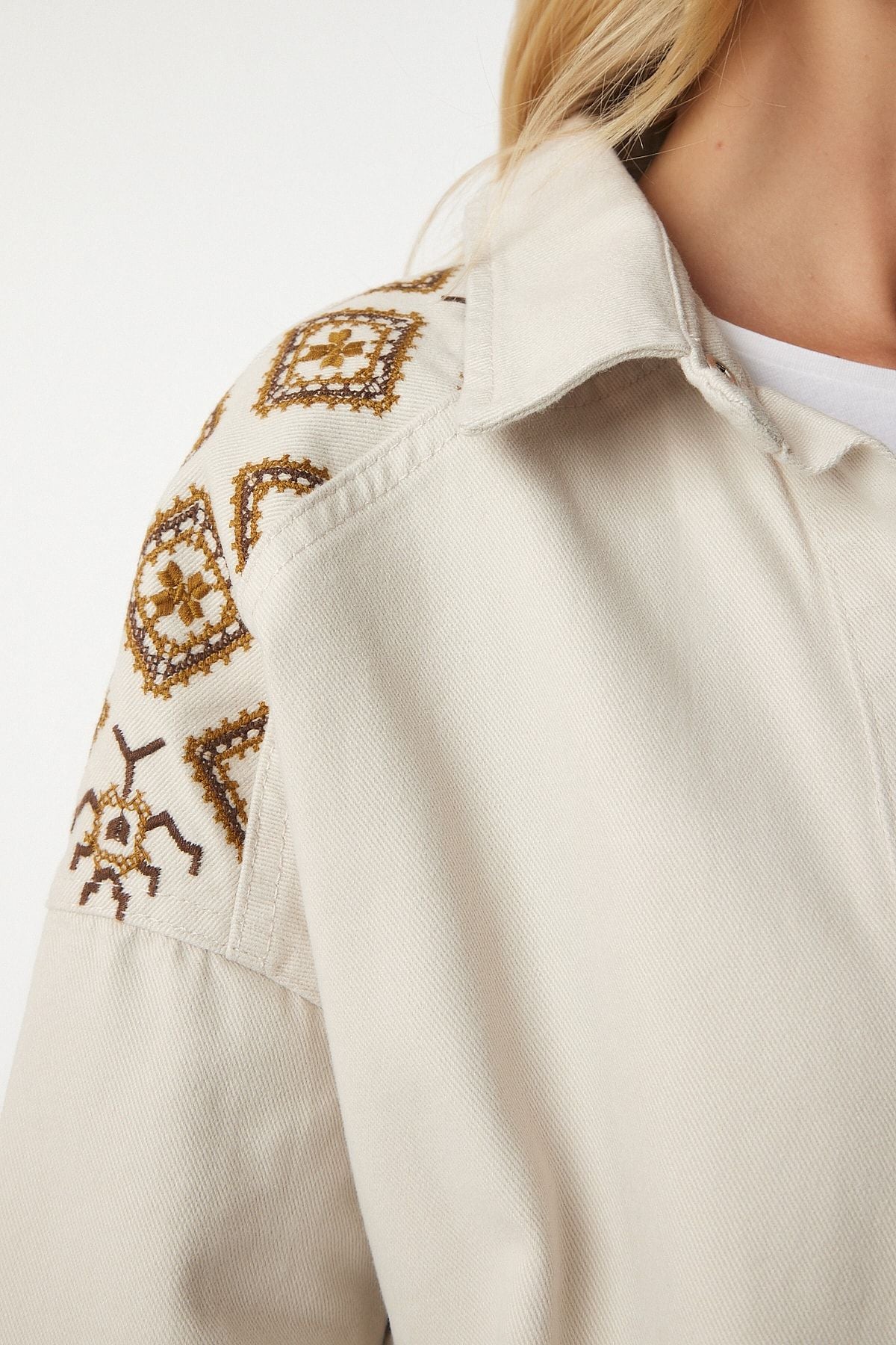 Women's Cream Ethnic Embroidery Gabardin Shirt Jacket RV00142