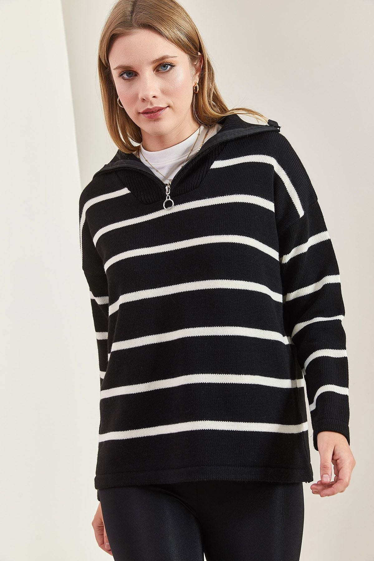 Female Fisherman Near Zipper striped knitwear sweater