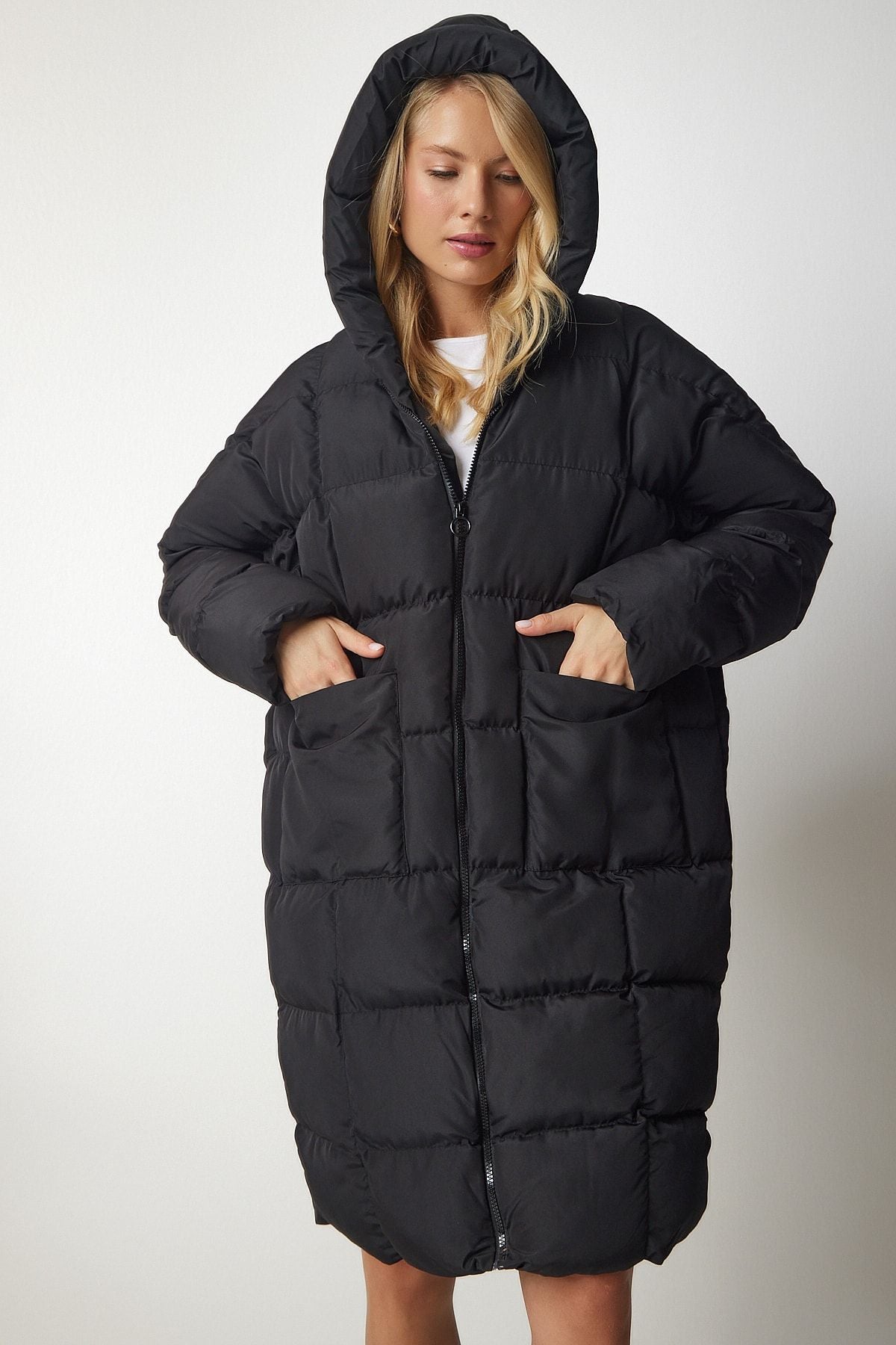 Woman black hooded oversiz swelling coat HK00027