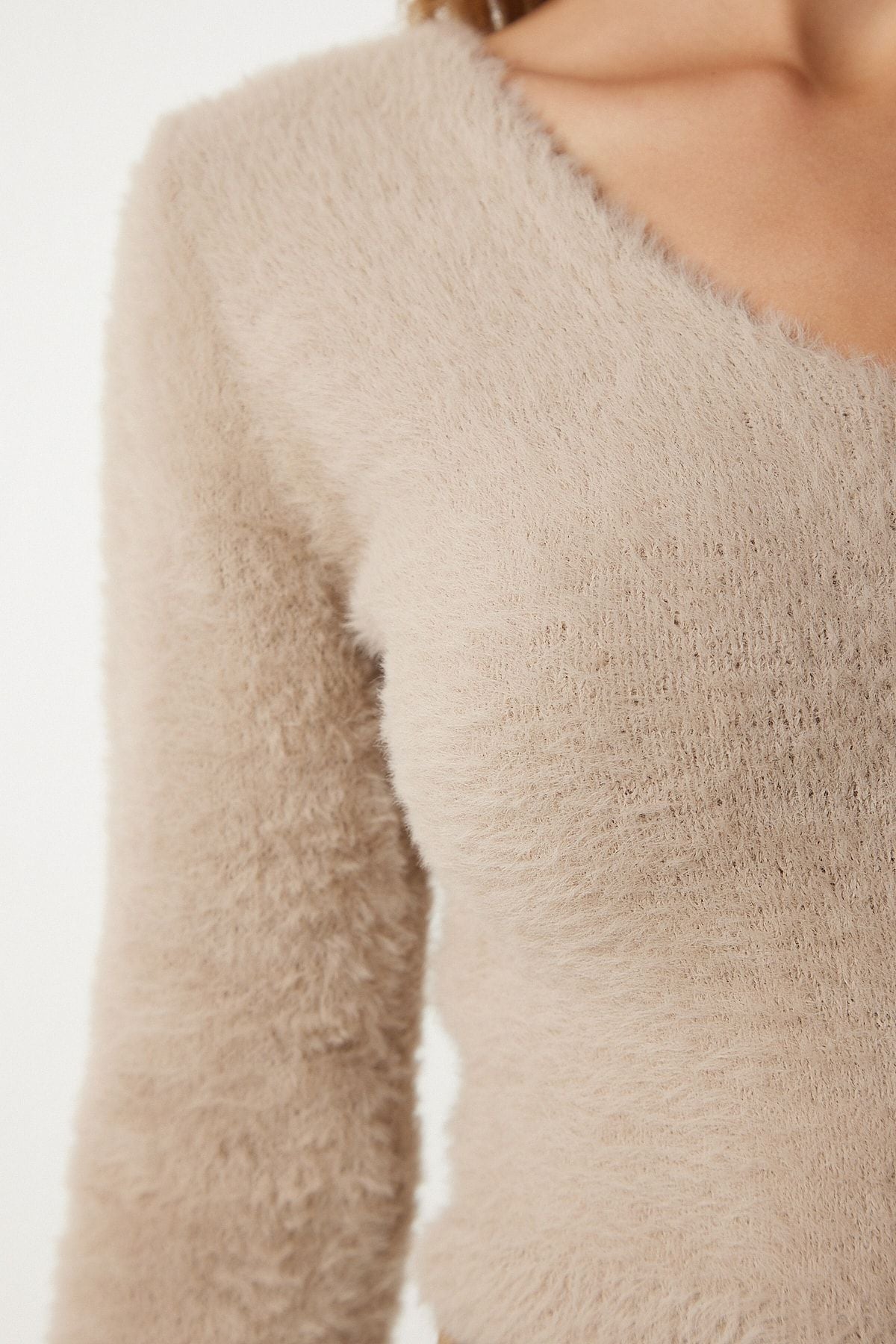 Female Beige V -Neck Beard Knitwear Sweater NF00072