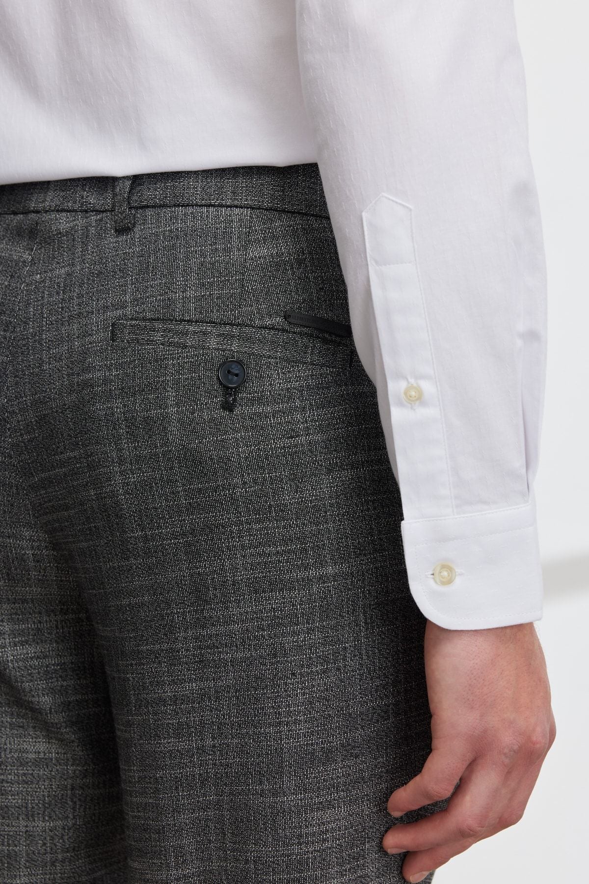Men's black slim fit narrow cutting side pocket with plaid patterned waist tire flexible pants
