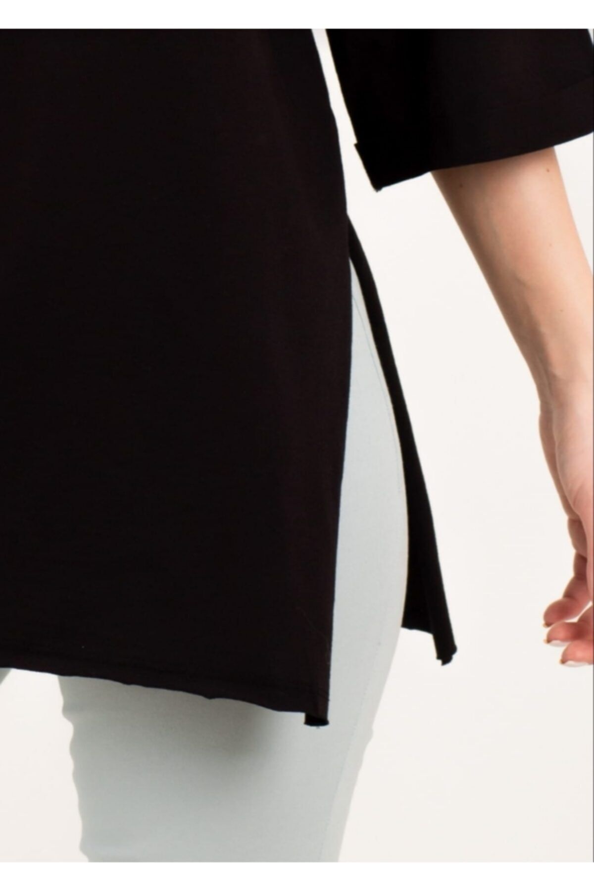 Female black round collar wide sleeve side slits T-shirt Arm-19y012003