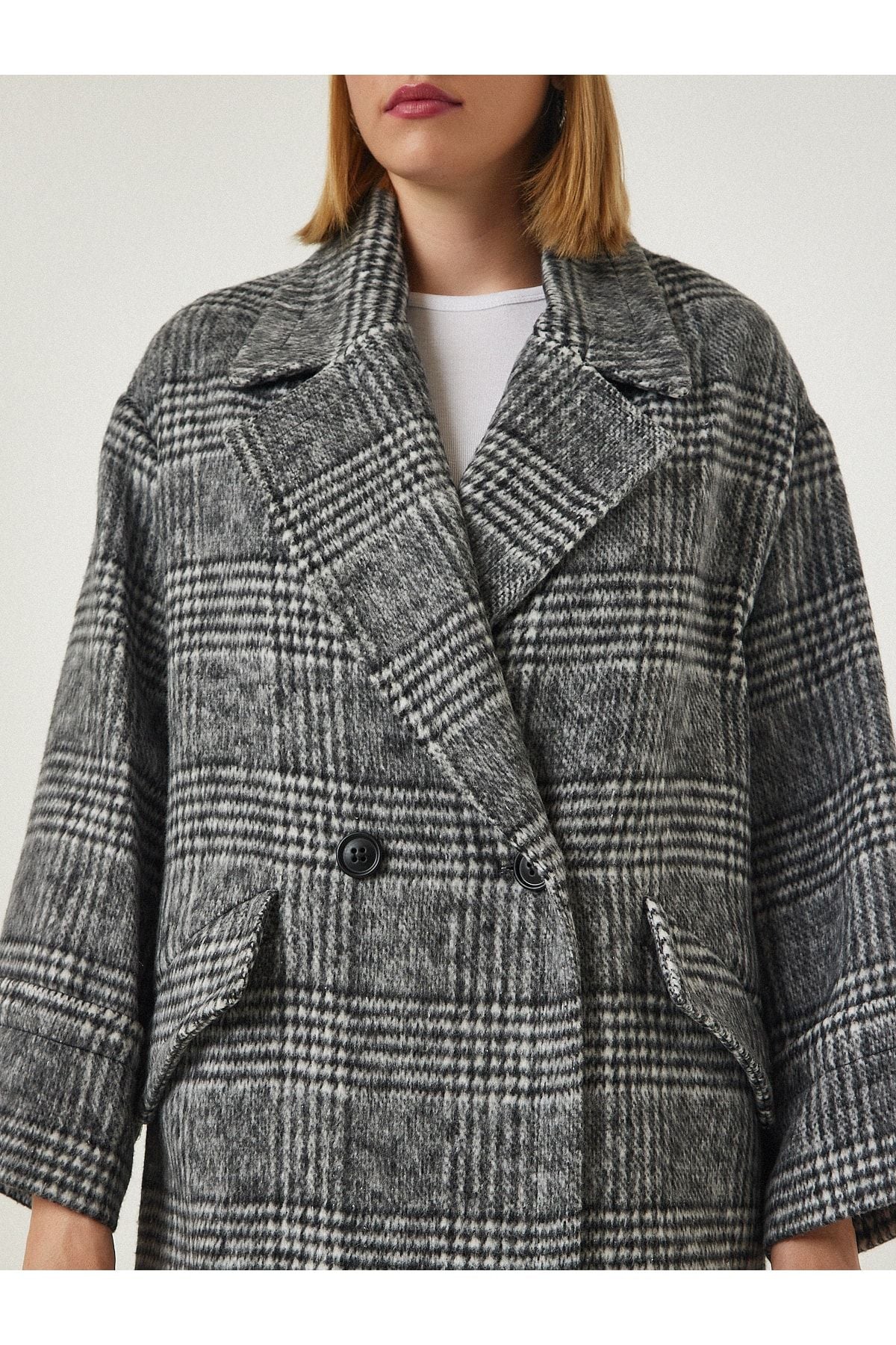Female Black Premium Cruve Collar Patterned Wool Long Stamp Coat FN03095