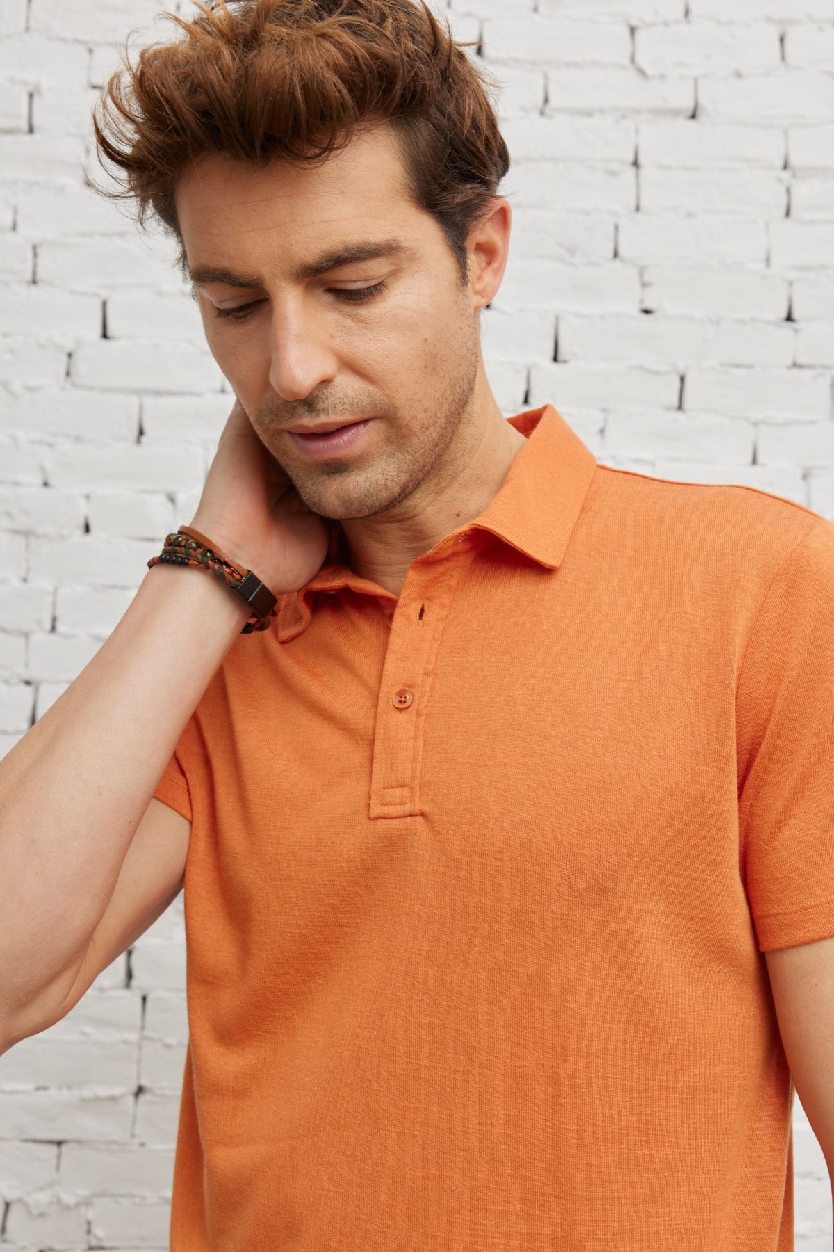 Men's orange slim fit narrow cut polo collar short sleeve linen -looking T -shirt