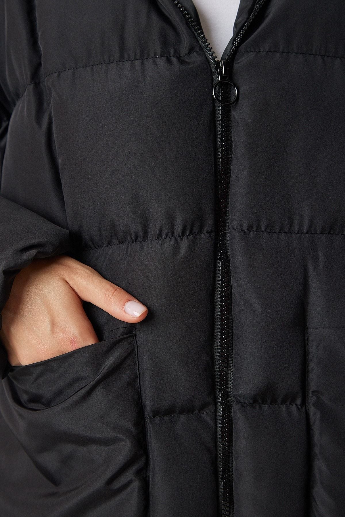 Woman black hooded oversiz swelling coat HK00027