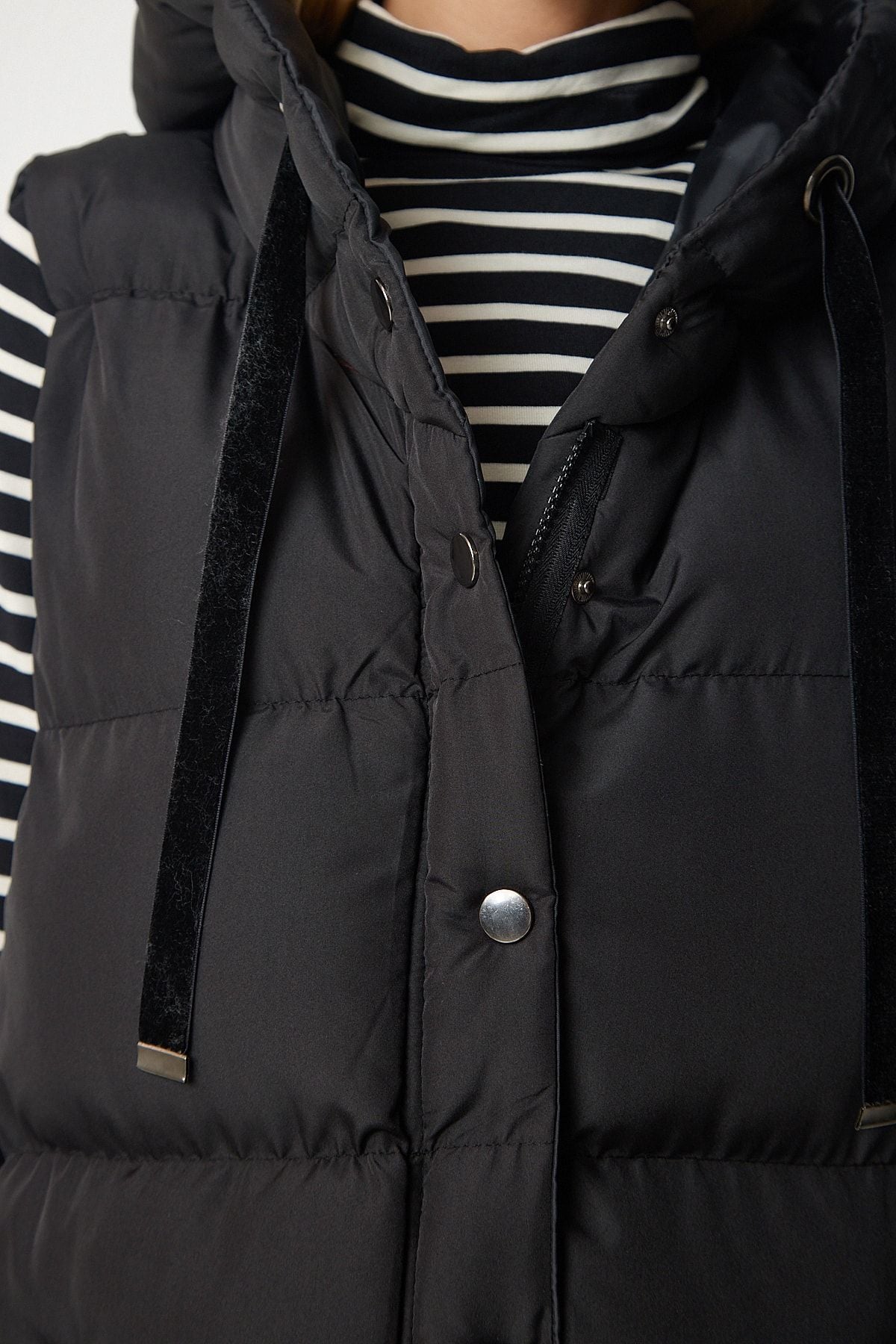 Women's black hooded long swelling vest VP00003