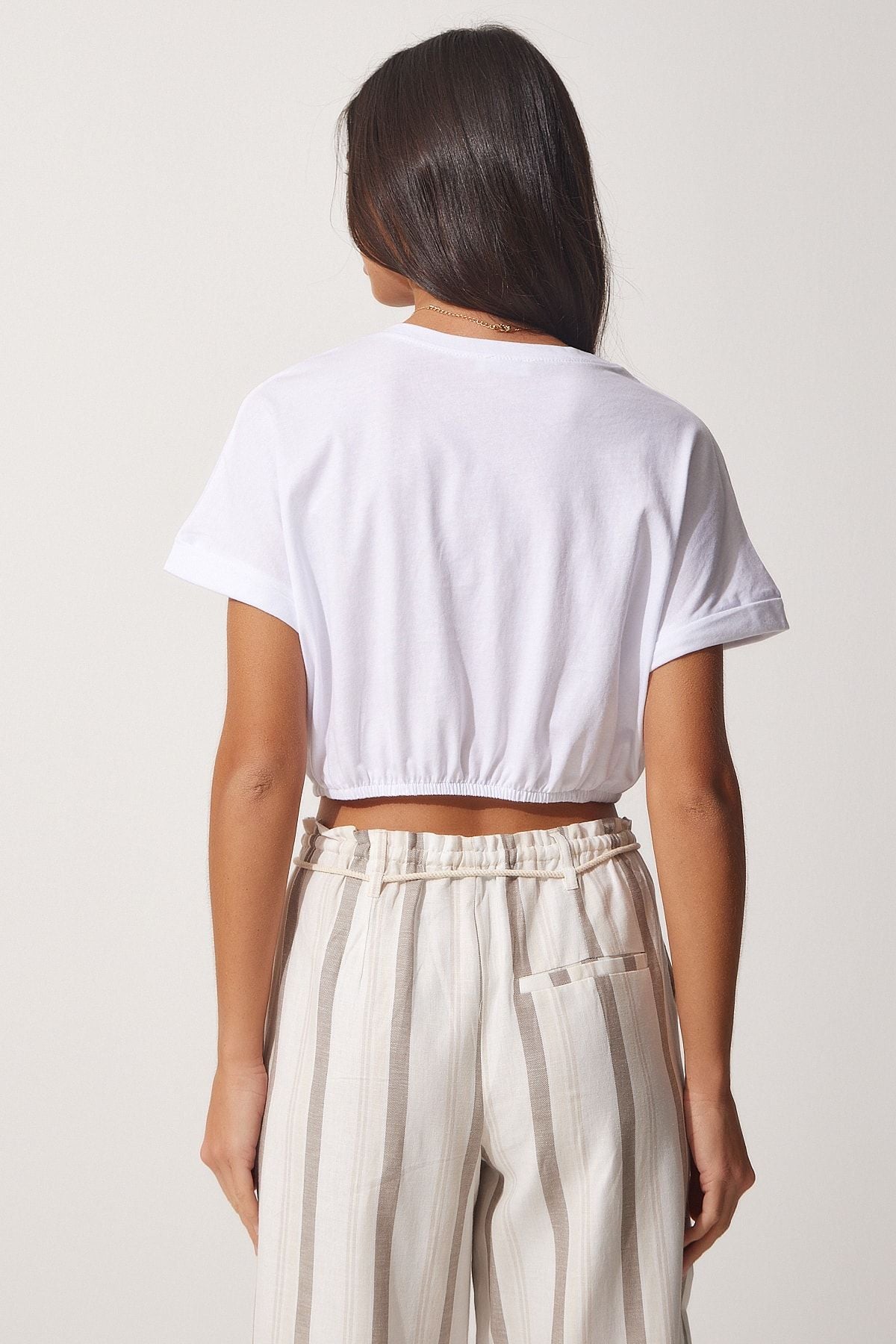 Woman White Waist Elastic Crop T-Shirt UB00083