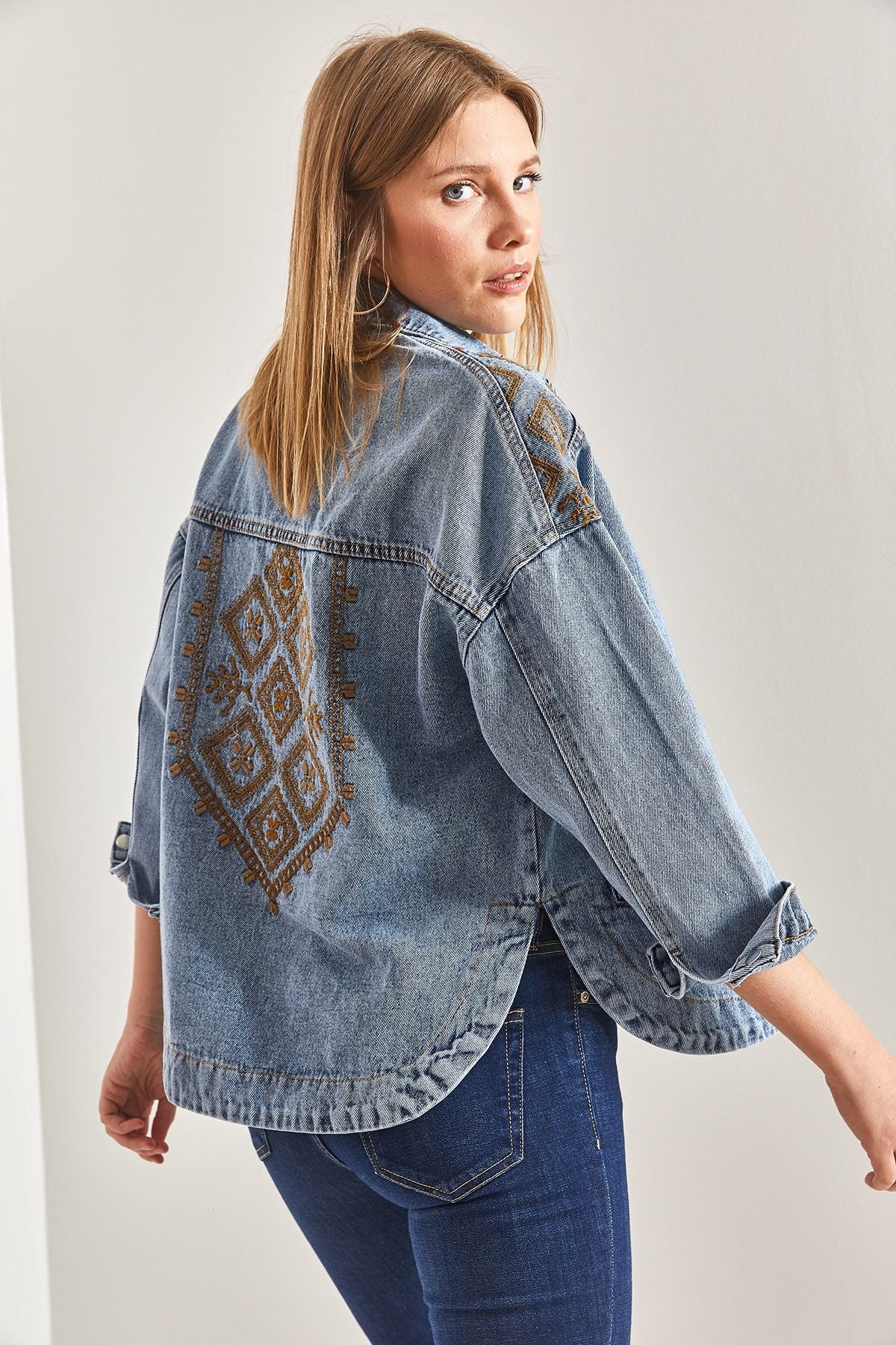 Women's embroidery jeans jacket