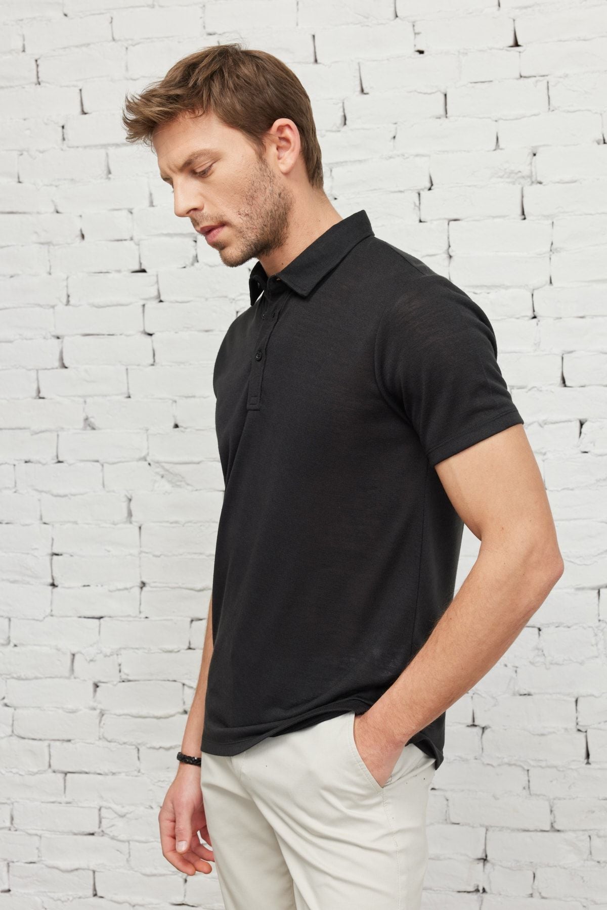 Men's black slim fit narrow cut polo collar short sleeve linen -looking T -shirt