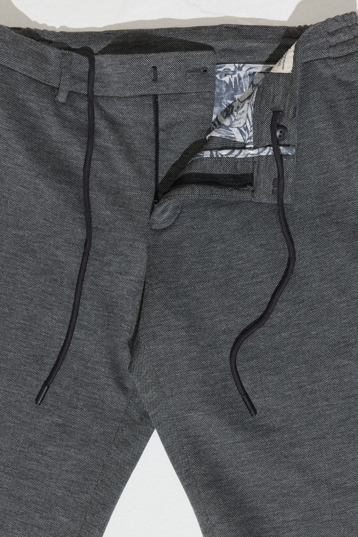 Men's anthracite slim fit narrow cut bird -eyed waist tied jogger pants