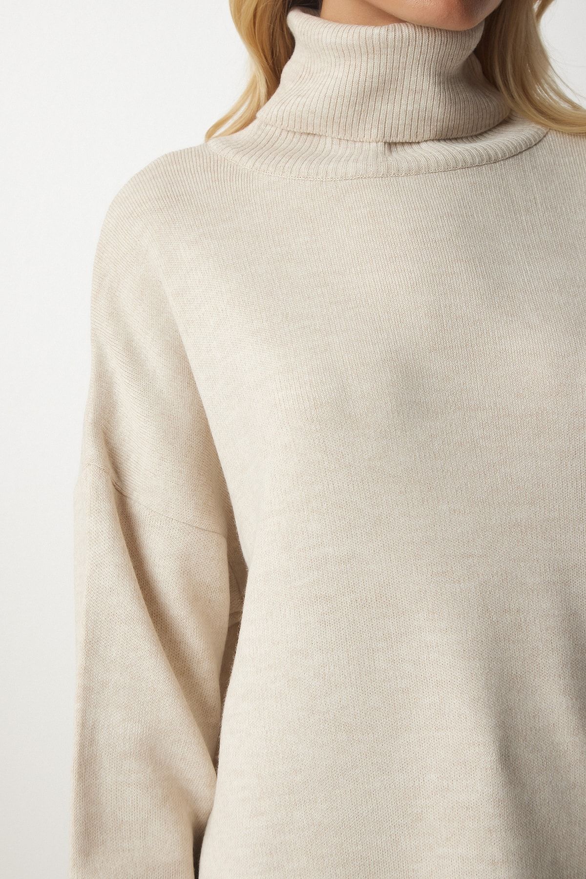 Female beige fisherman collar overlooking knitwear sweater BV00084