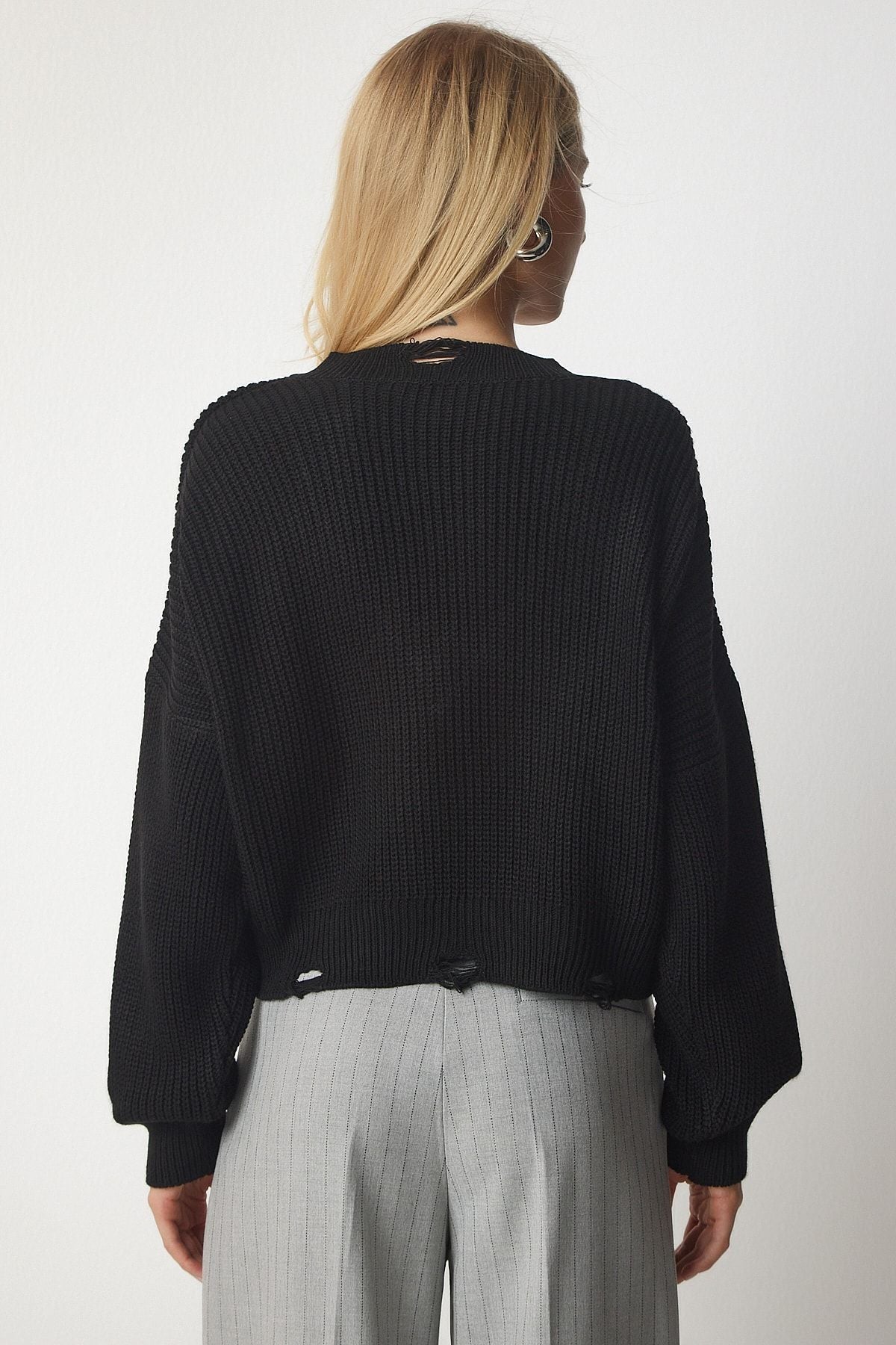 Female black tear detailed V -neck knitwear sweater PN00080