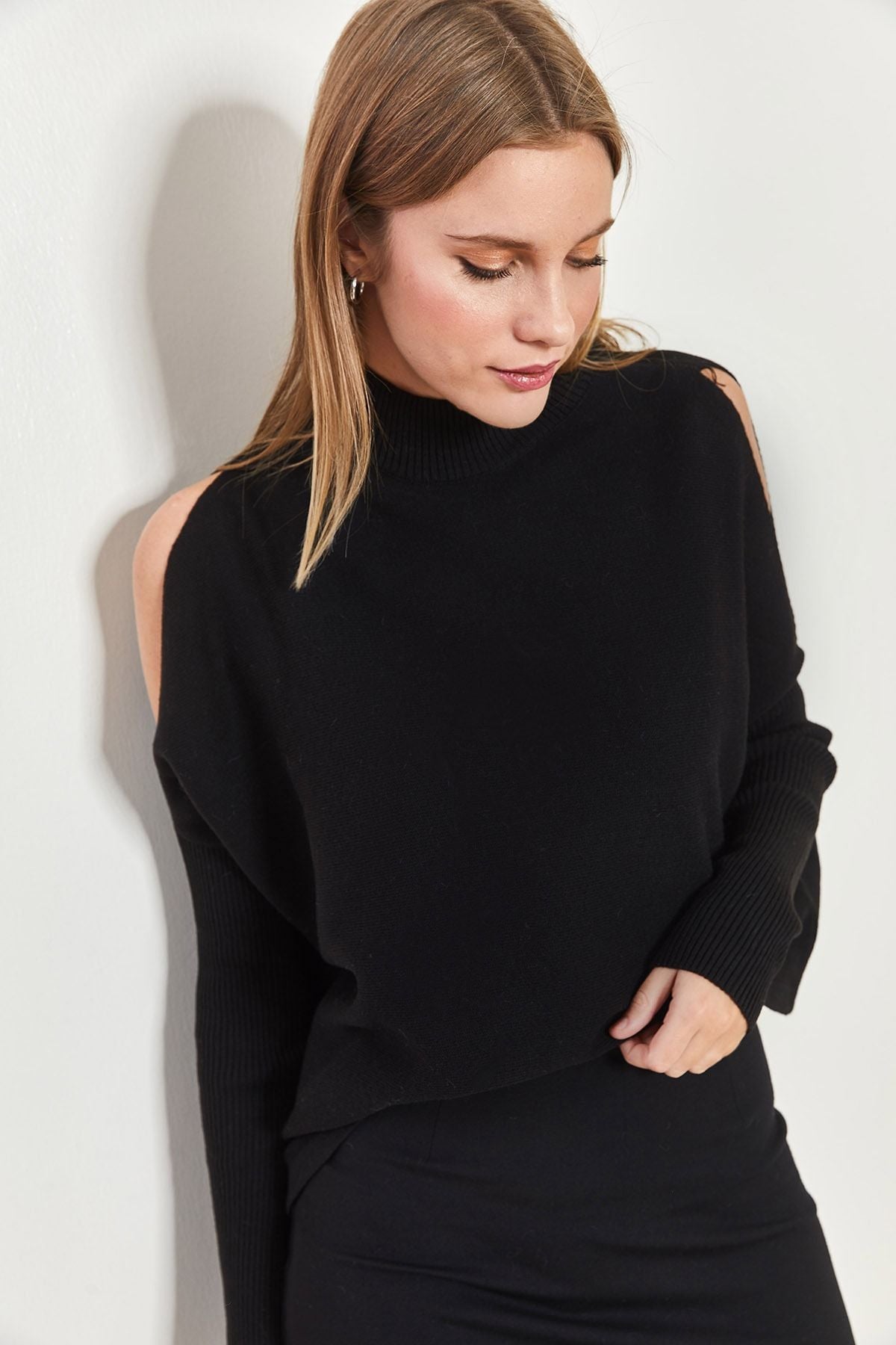 Woman Half Fisherman Neck Shoulder Shoulder Knitwear Kazakh
