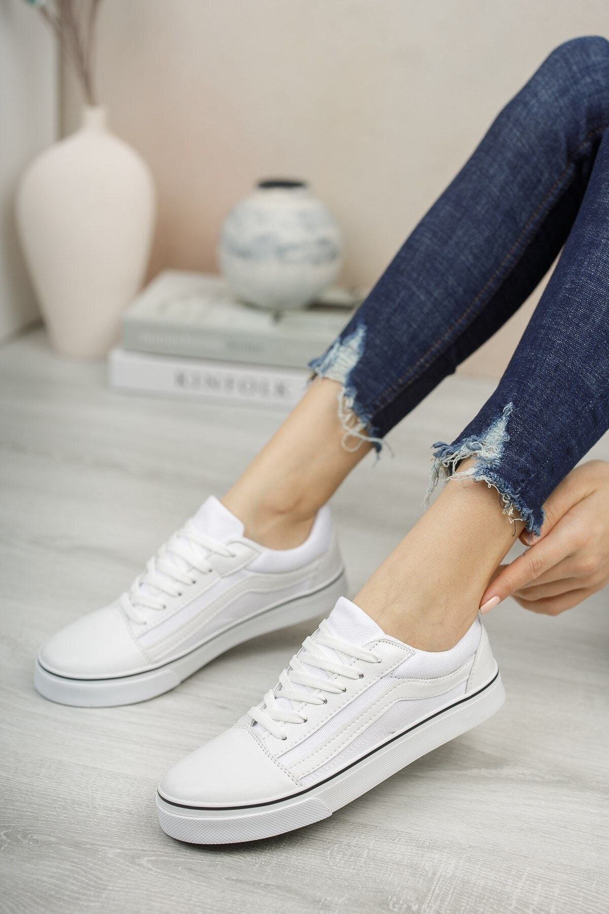 Unisex White White Sneaker 0012151