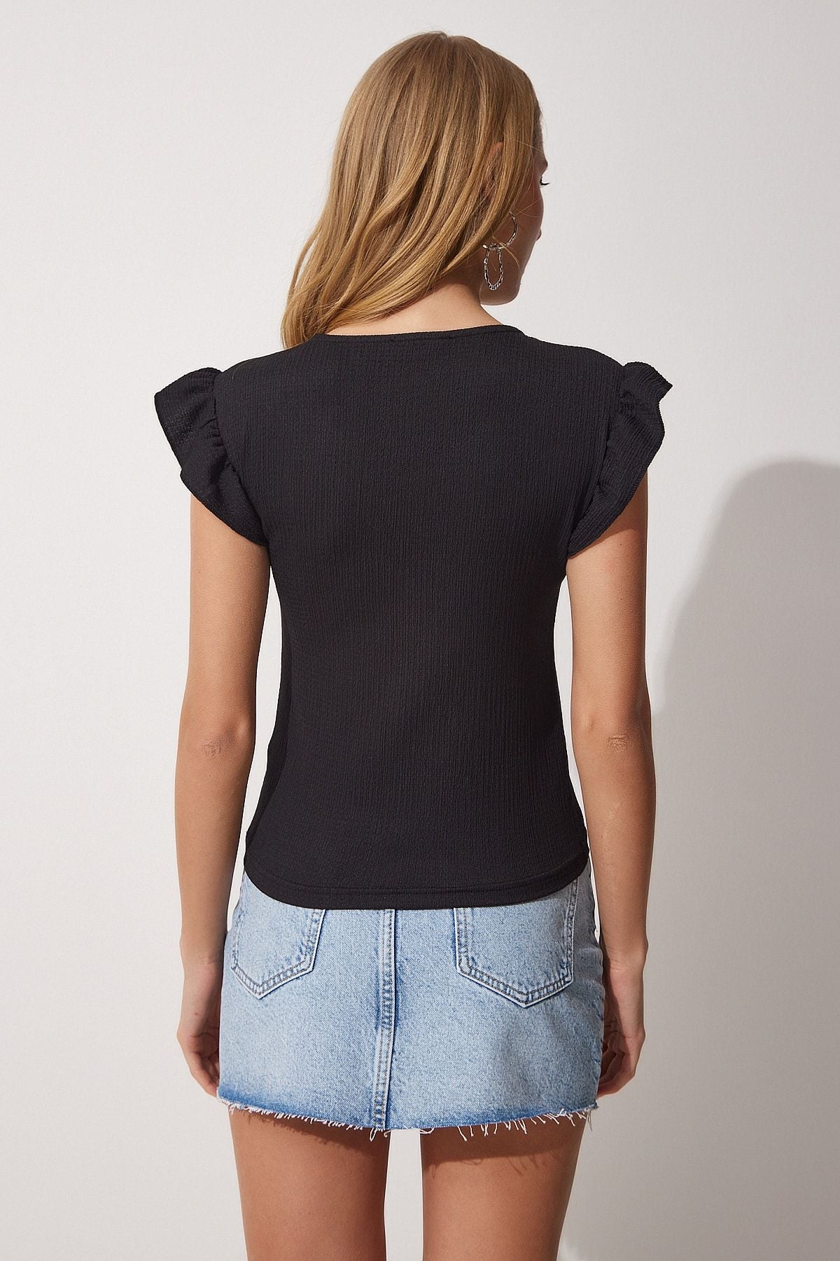 Female black guipurized flywheel V -neck knit blouse DD01184