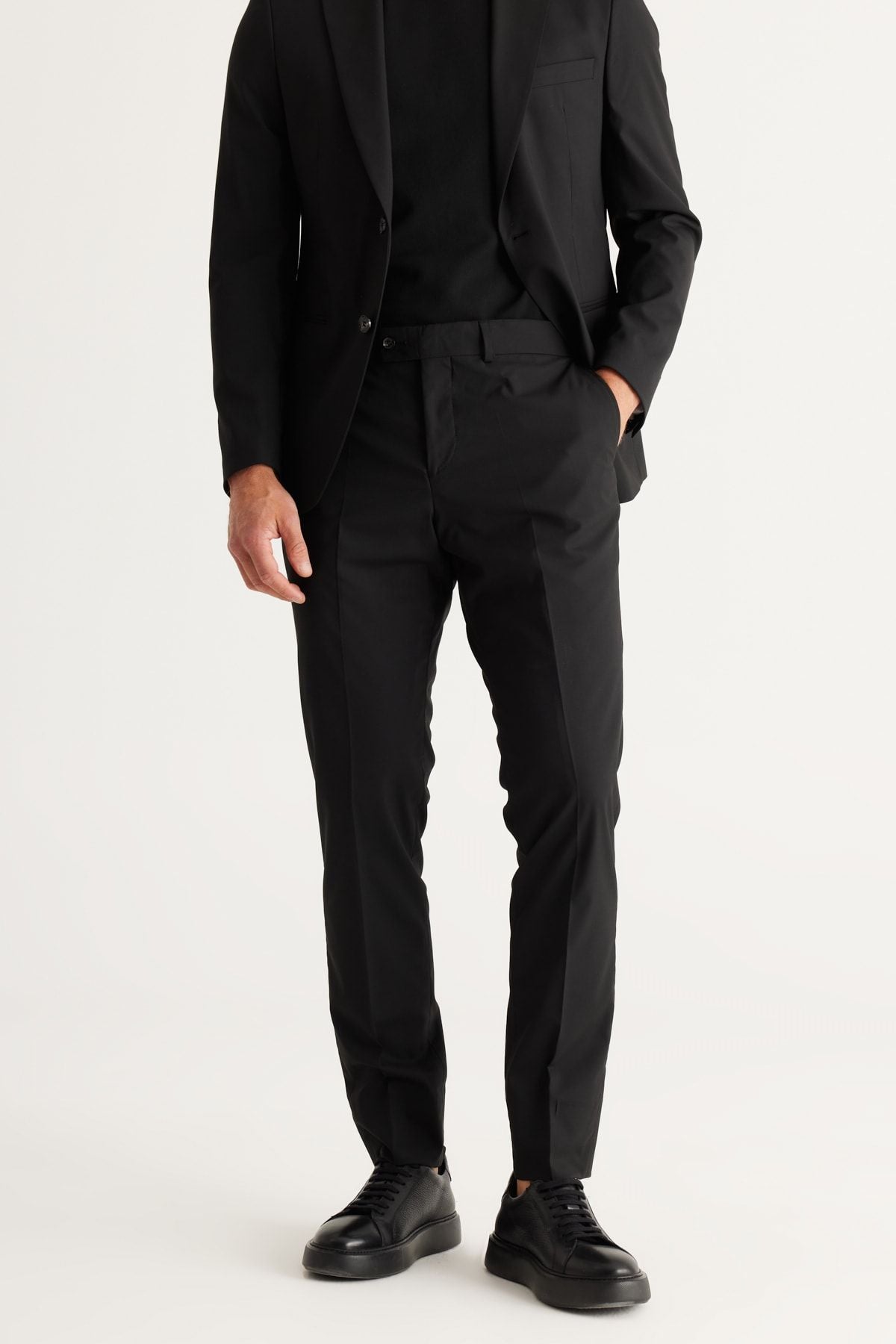 Men's Black Extra Slim Fit Narrow Cut Swallow Collar Wool Water and Nano Suit that does not hold stain