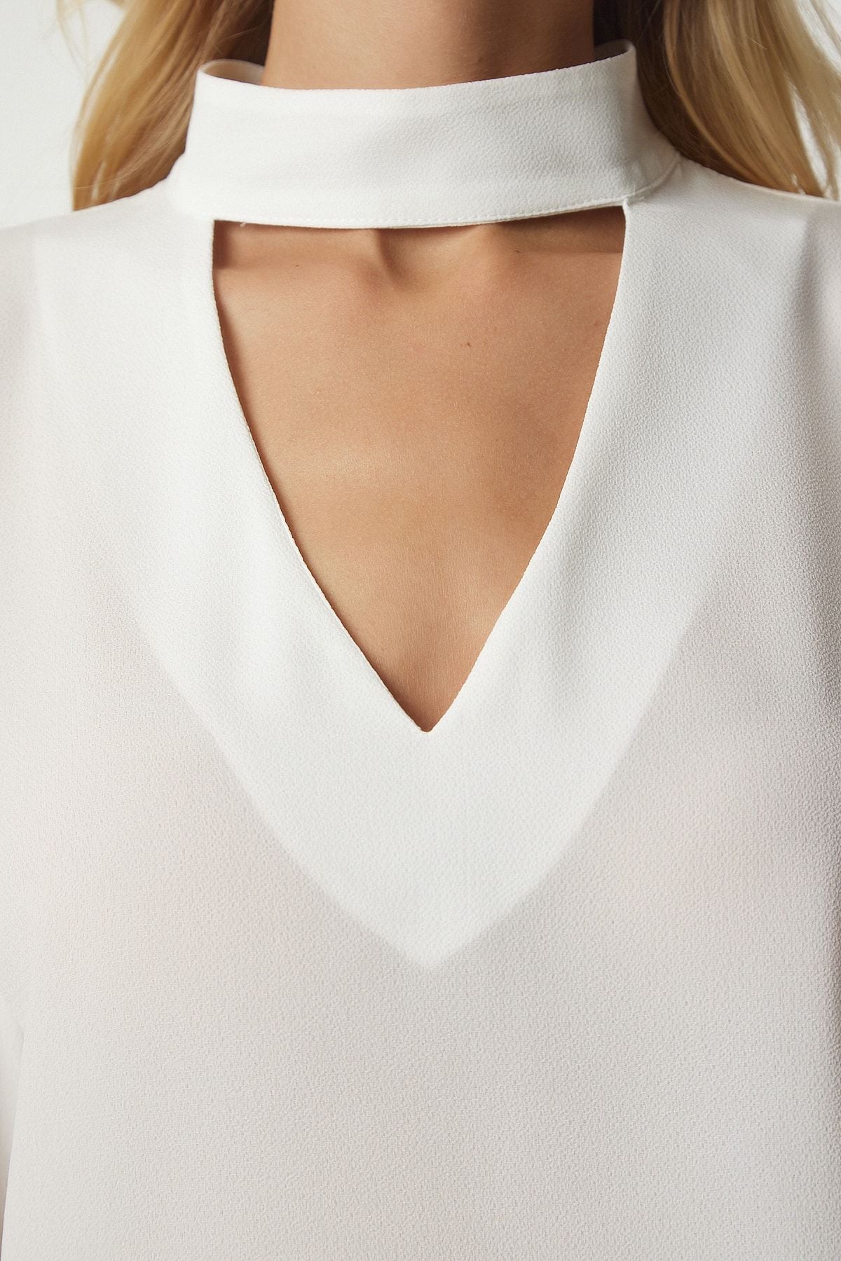 Woman White Window Detailed Crepe Blouse UB00155