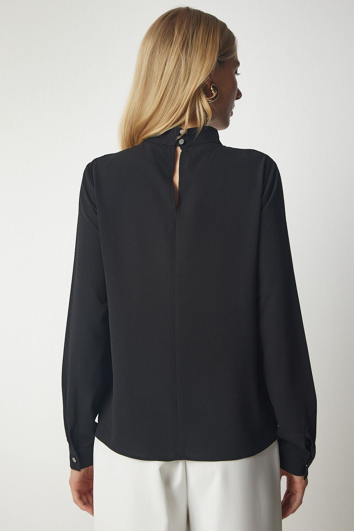 Female Black Window Detailed Crepe Blouse UB00155