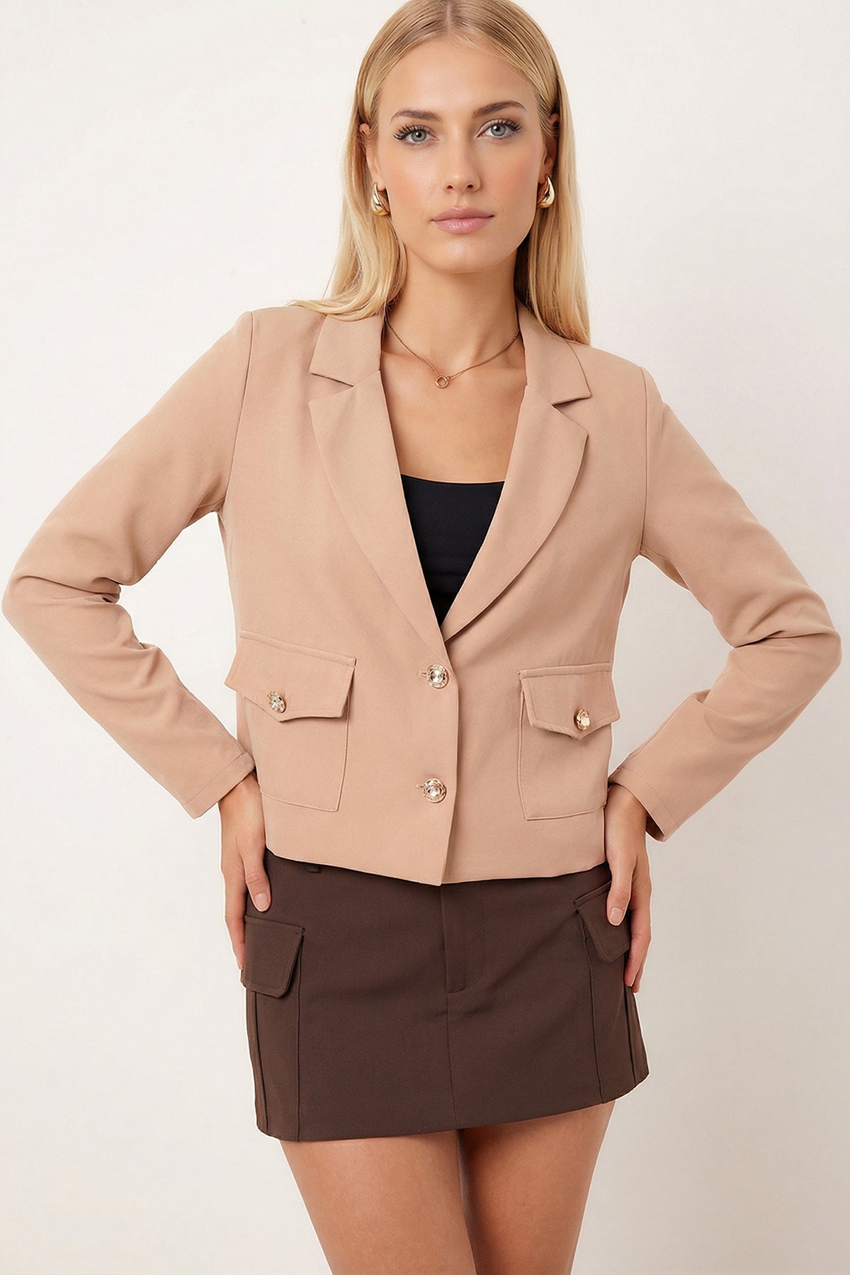 Women's Beige Men's Collar Square Pocket Crop Jacket ARM-26K001026