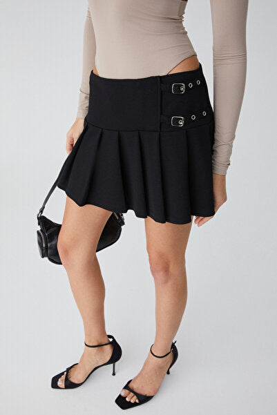 Leary Women's High Waist Interlock Belt Buckle Pleated Black Mini Skirt