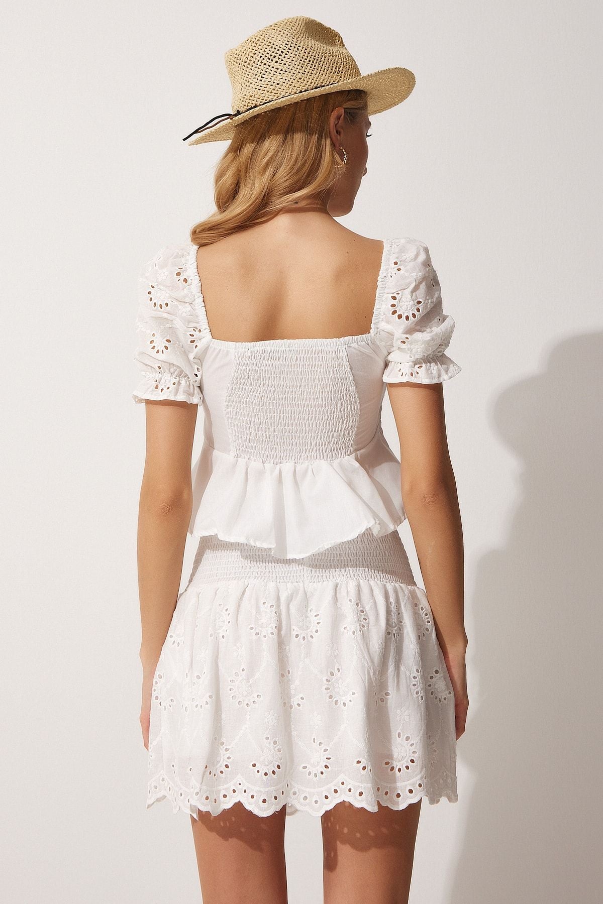 Women's White Fisto Crop Mini Skirt Set HF00424