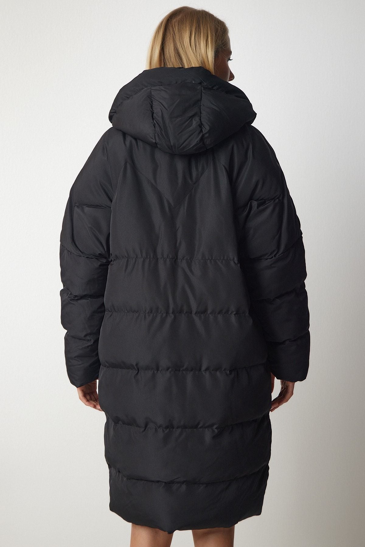 Woman black hooded oversiz swelling coat HK00027