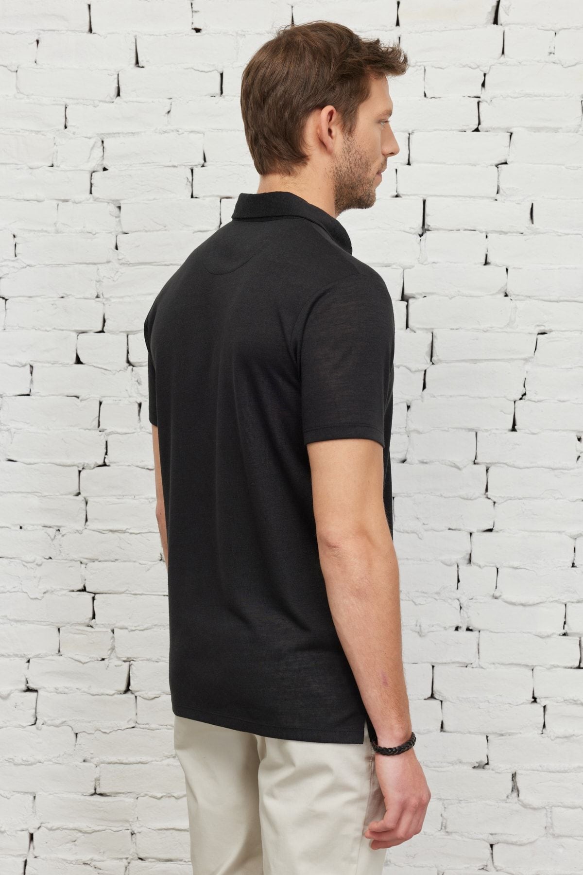 Men's black slim fit narrow cut polo collar short sleeve linen -looking T -shirt