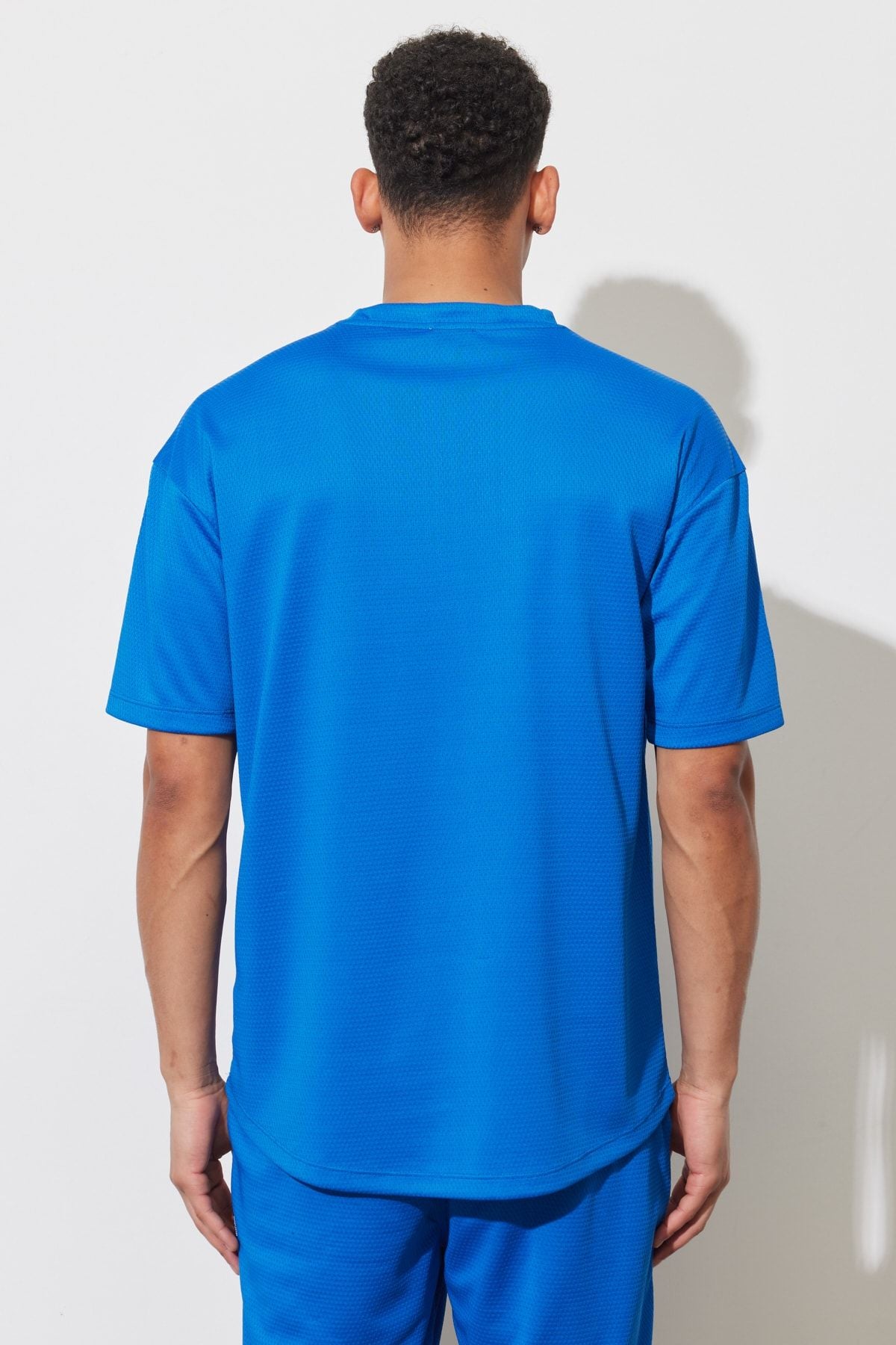Men's Saks Blue Loose Fit Bicycle Collar Soft textured Sports T -shirt