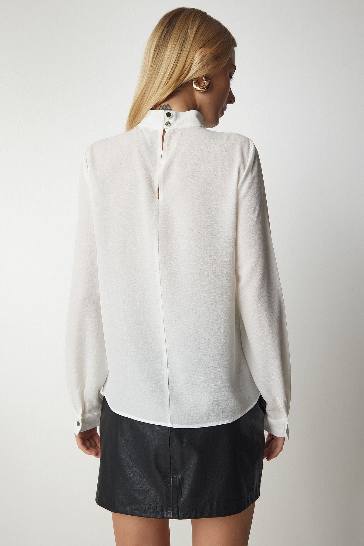 Woman White Window Detailed Crepe Blouse UB00155