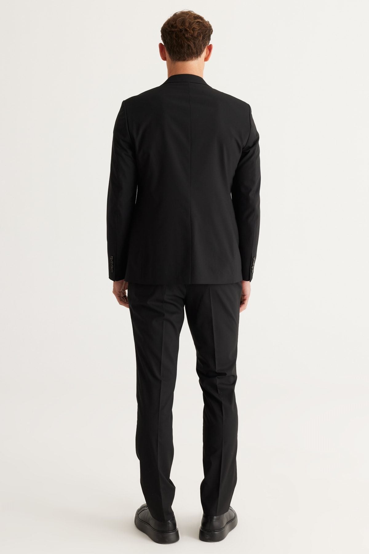 Men's Black Extra Slim Fit Narrow Cut Swallow Collar Wool Water and Nano Suit that does not hold stain