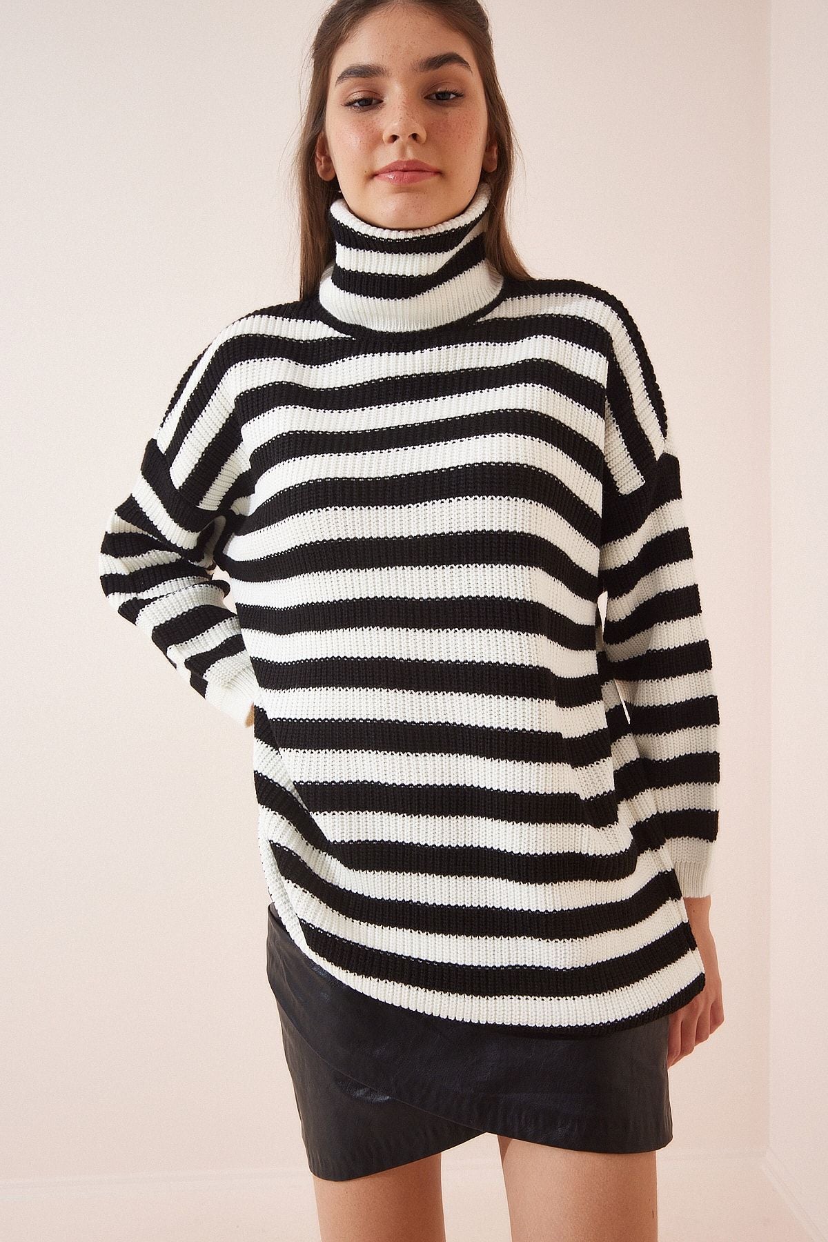 Woman Ecru Black Striped Oversize Long Triko Kazakh YY00093