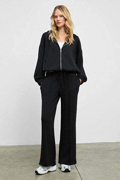 AMOURA Women's Soft and Flexible Fabric Hooded Zippered Long Sleeve Black Sweatshirt