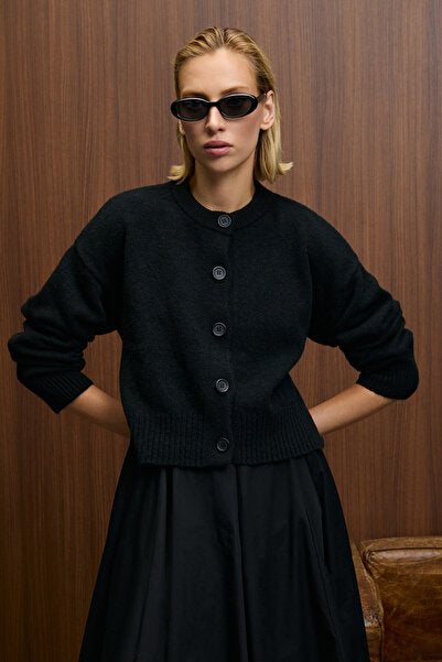 PUREZA Women's Round Collar Long Sleeve Buttoned Soft Textured Regular Fit Knitwear Black Sweater