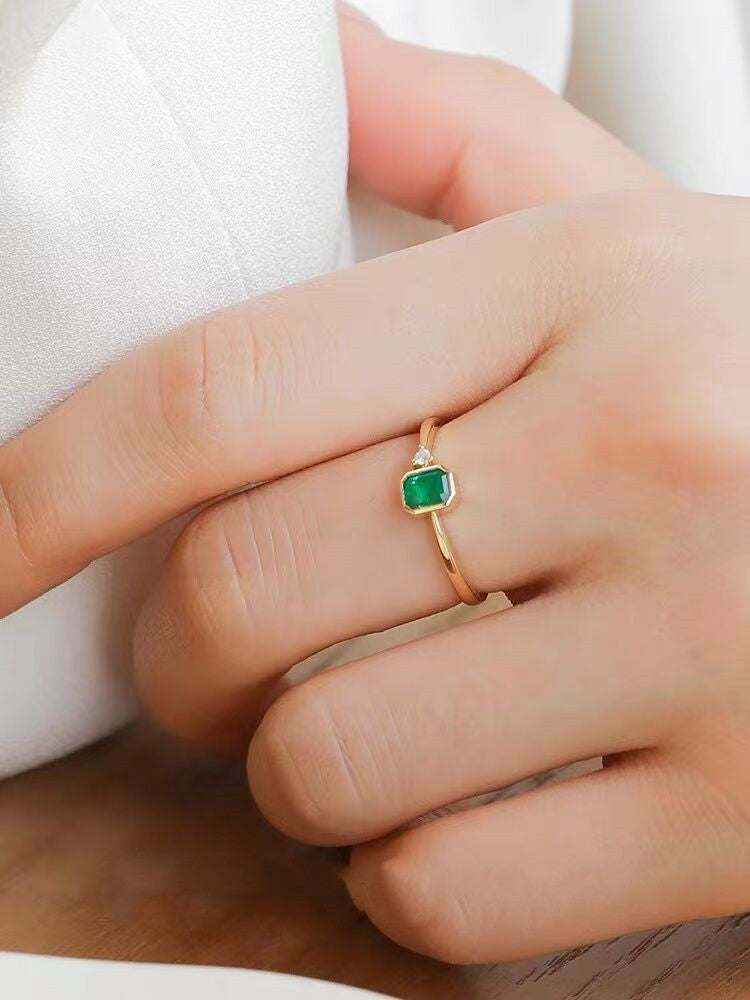 Vintage Emerald Ring Female I Special-interest Design