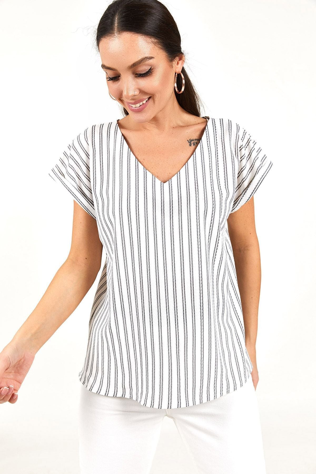 Women's White V-Neck Short Sleeve Blouse ARM-22Y001074