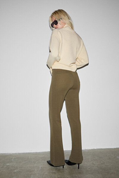 NIRISELLE Women's Stretchy Fabric, Fitted Regular Khaki Trousers with Elastic Waist