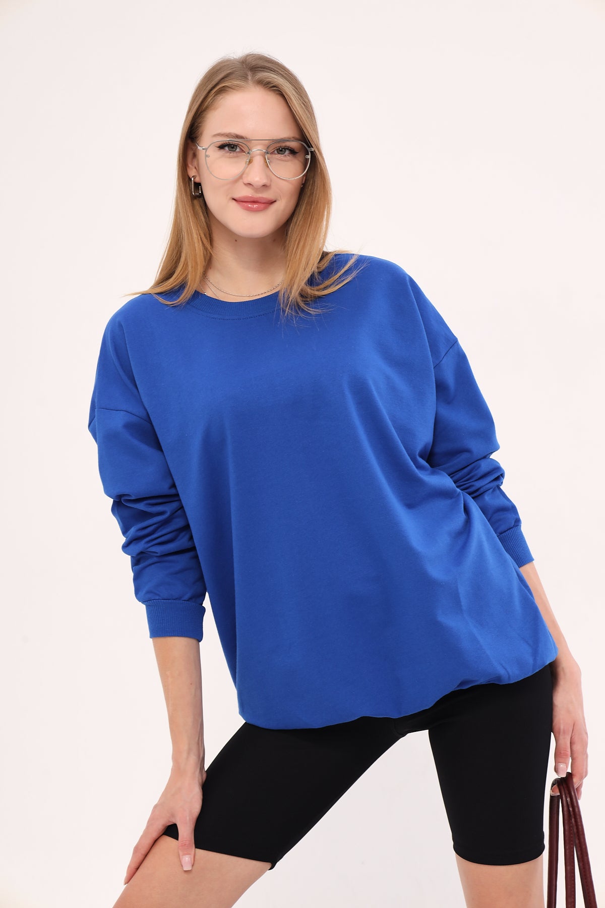 Women's Saks Round Collar Oversize Sweatshirt ARM-22K024027