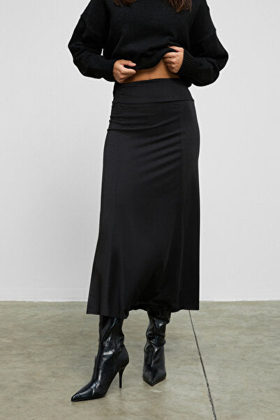 JE VEUX Women's Stretchy Fabric Long Black Skirt with Stitching Detail