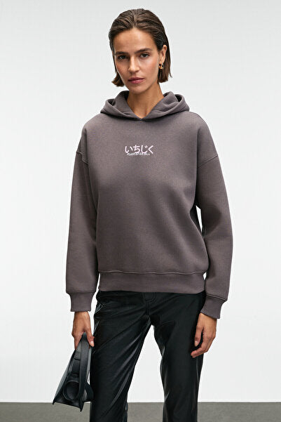 YANMESA Women's Oversize Printing and Embroidery Detailed Long Sleeve Hooded Anthracite Sweatshirt