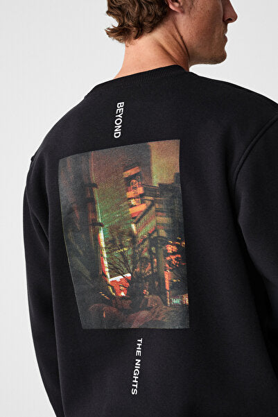 ALARIC Men's Round Neck Front Printed Regular Fit Anthracite Sweatshirt